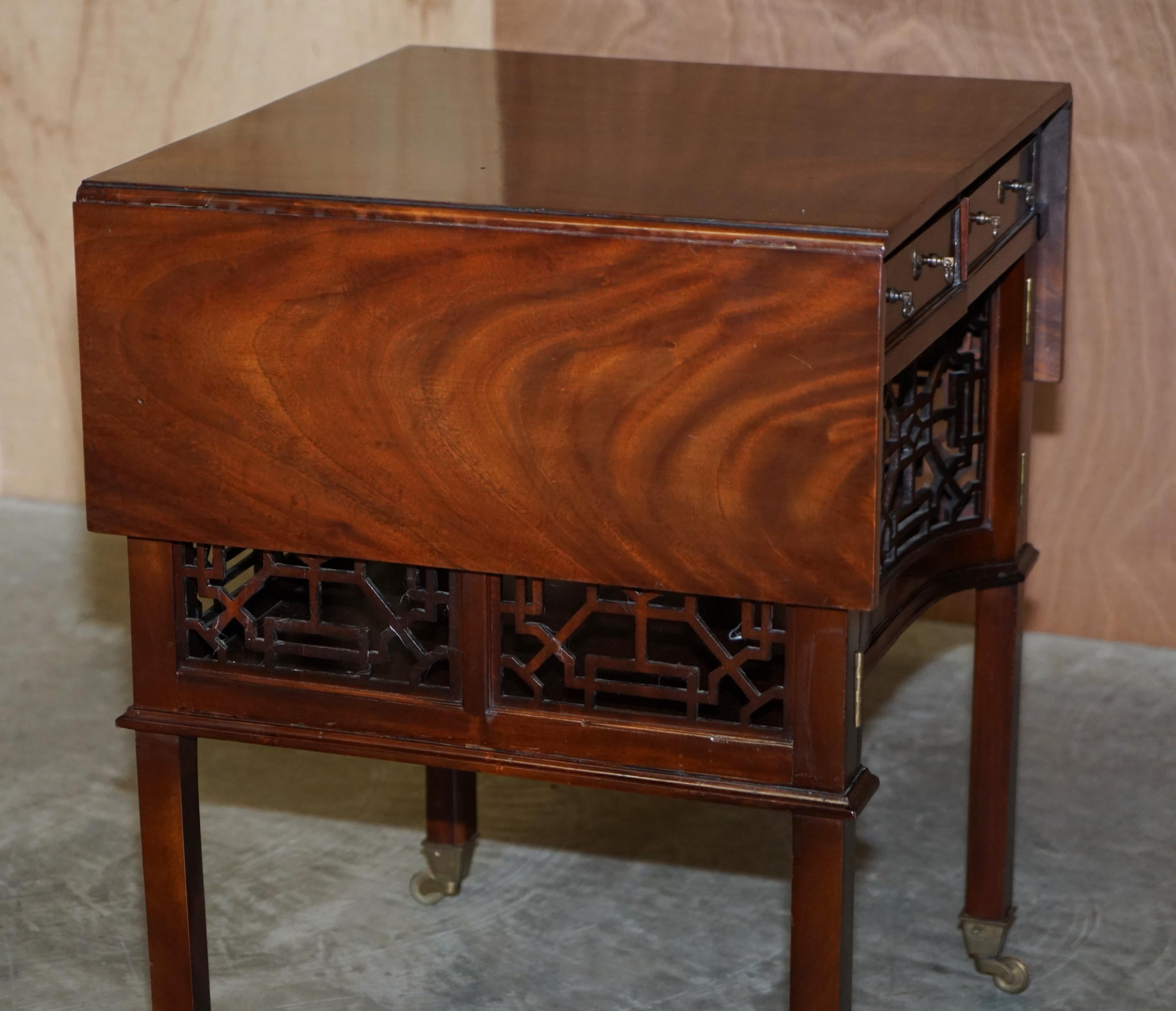 Beautiful Antique Thomas Chippendale Style Extending Hardwood Occasional Table For Sale 5