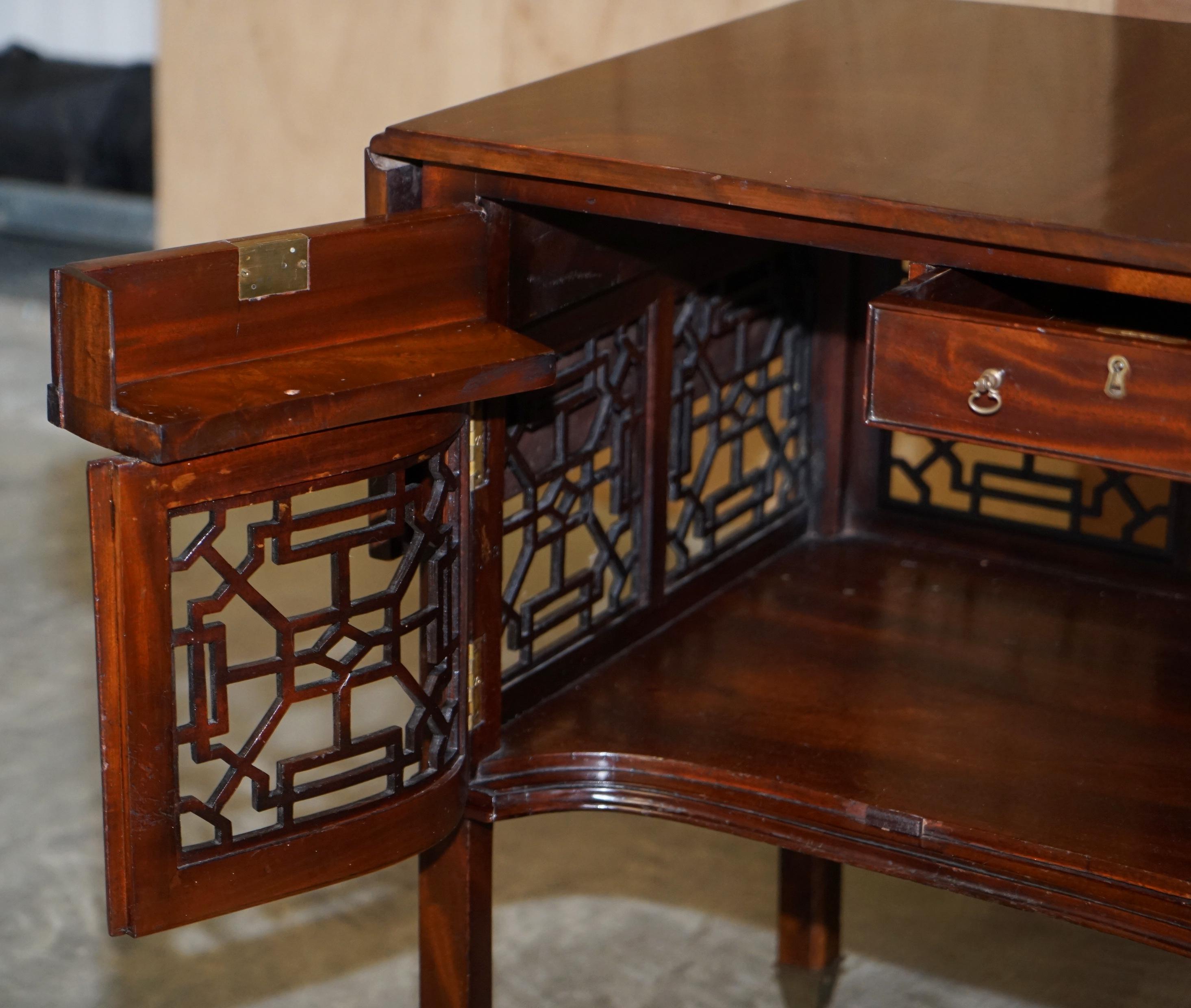 Beautiful Antique Thomas Chippendale Style Extending Hardwood Occasional Table For Sale 9