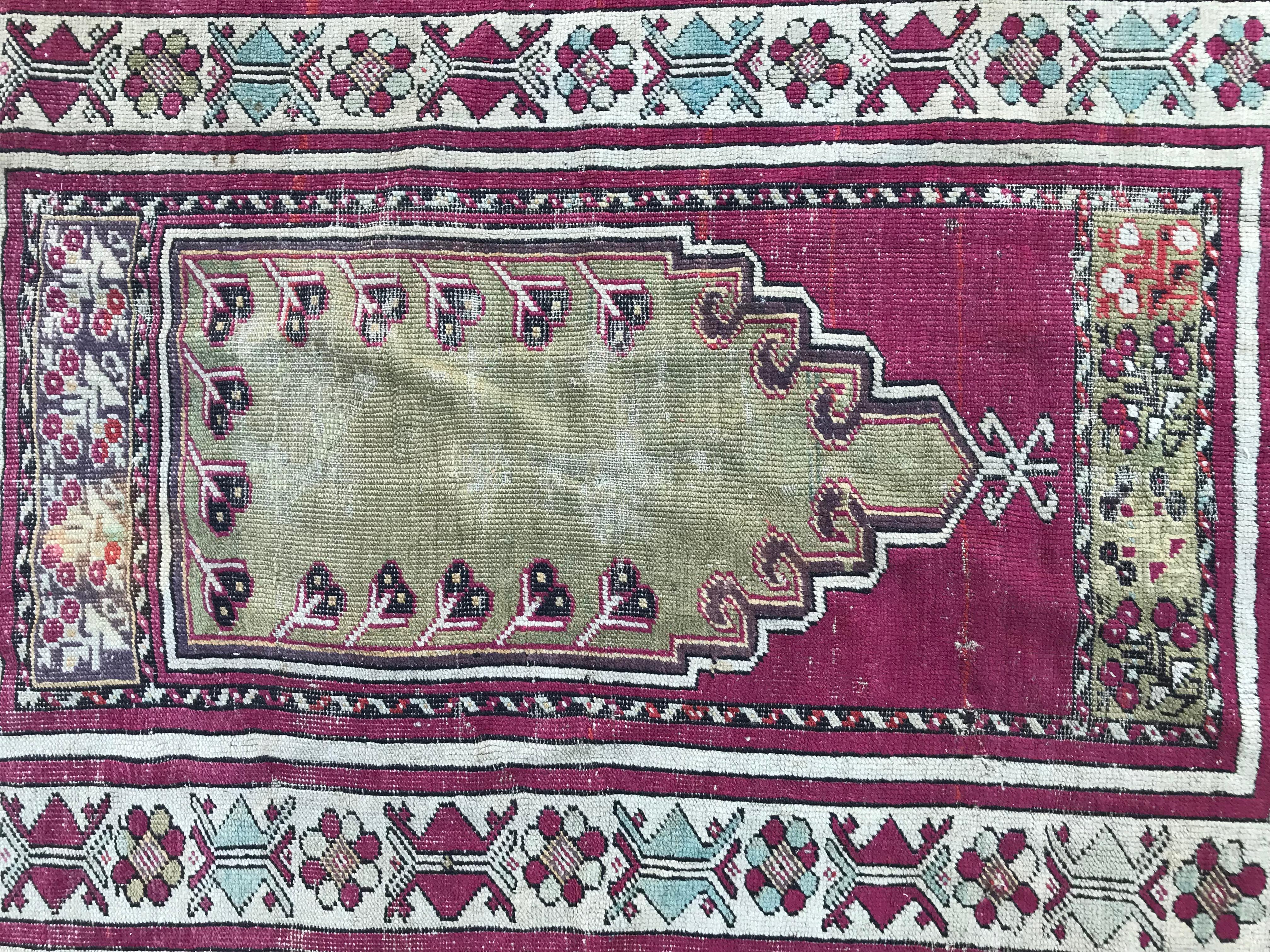 Nice antique Turkish Anatolian prayer rug, 19th century with beautiful natural colors and a Mihrab design, entirely hand knotted with wool velvet on wool foundation.
