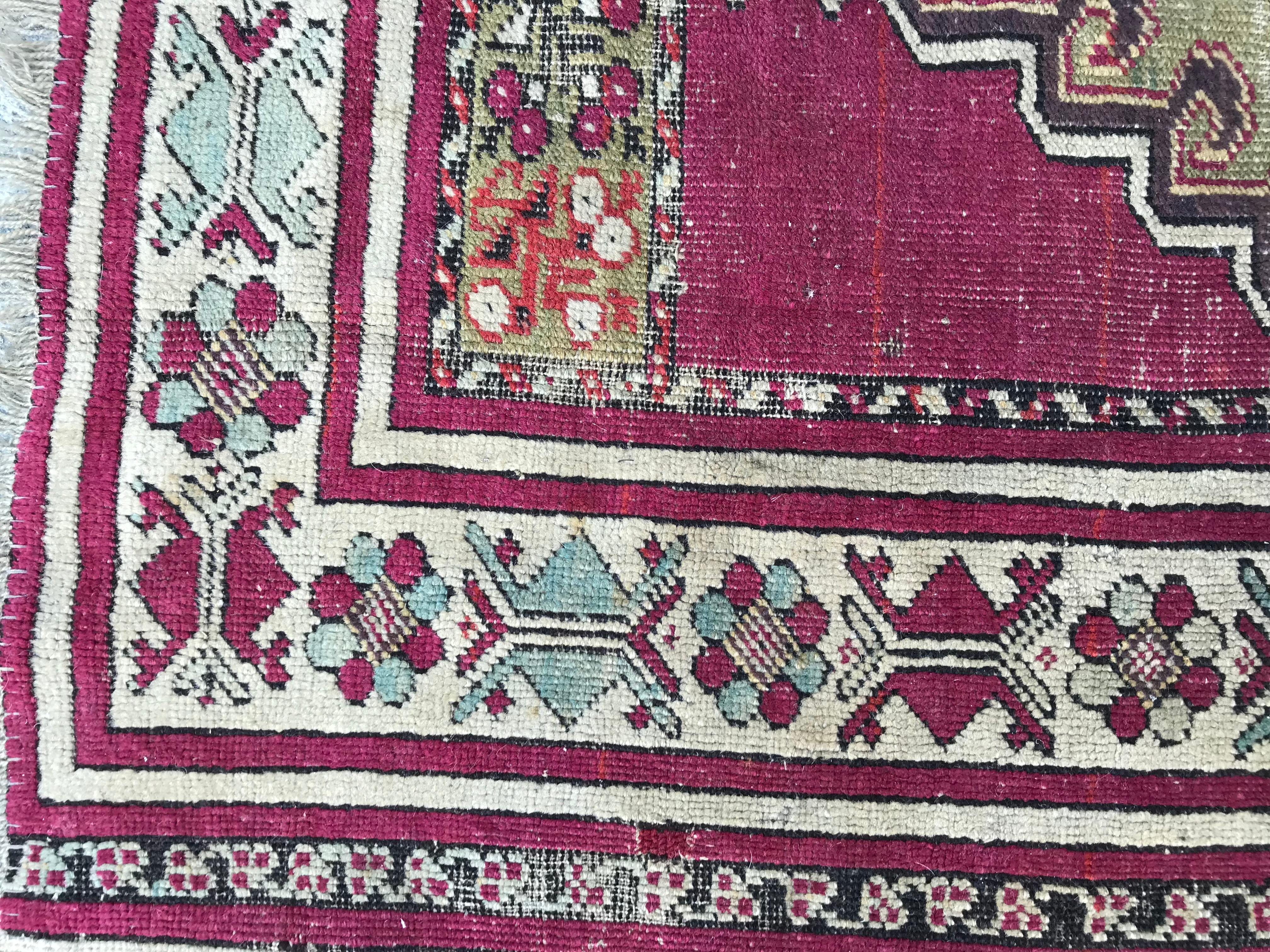 Beautiful Antique Turkish Anatolian Prayer Rug In Good Condition In Saint Ouen, FR