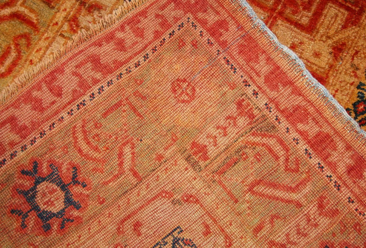 Antique Turkish Oushak Runner. Size: 4 ft x 9 ft 6 in  In Excellent Condition For Sale In New York, NY