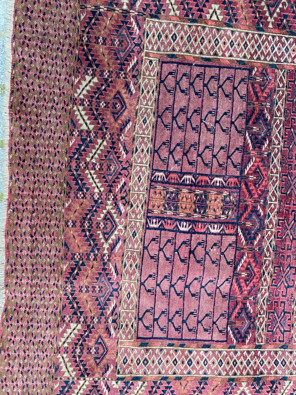 Nice early 20th century Turkmen rug with beautiful geometrical design of Hatchlou rugs and nice natural colors, entirely and finely hand knotted with wool velvet on wool foundation.