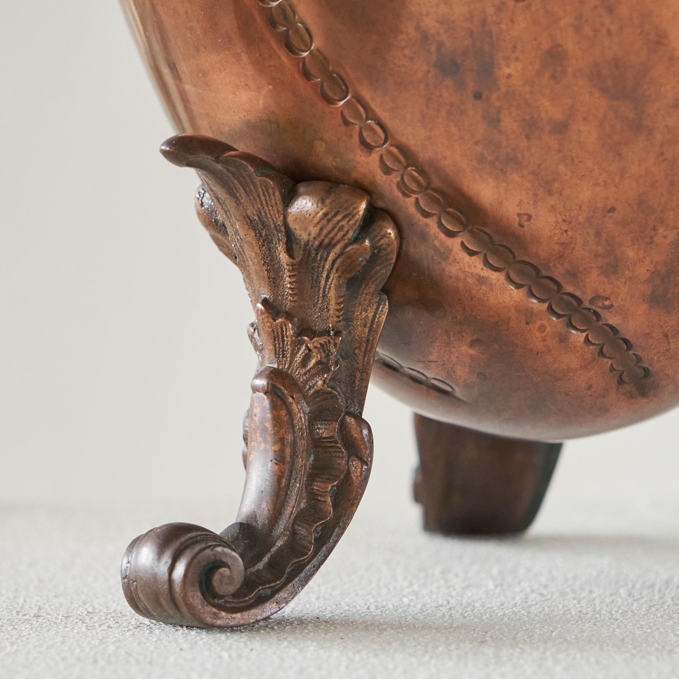 European Beautiful Antique Vase or Wine Cooler in Patinated Copper 19th Century For Sale