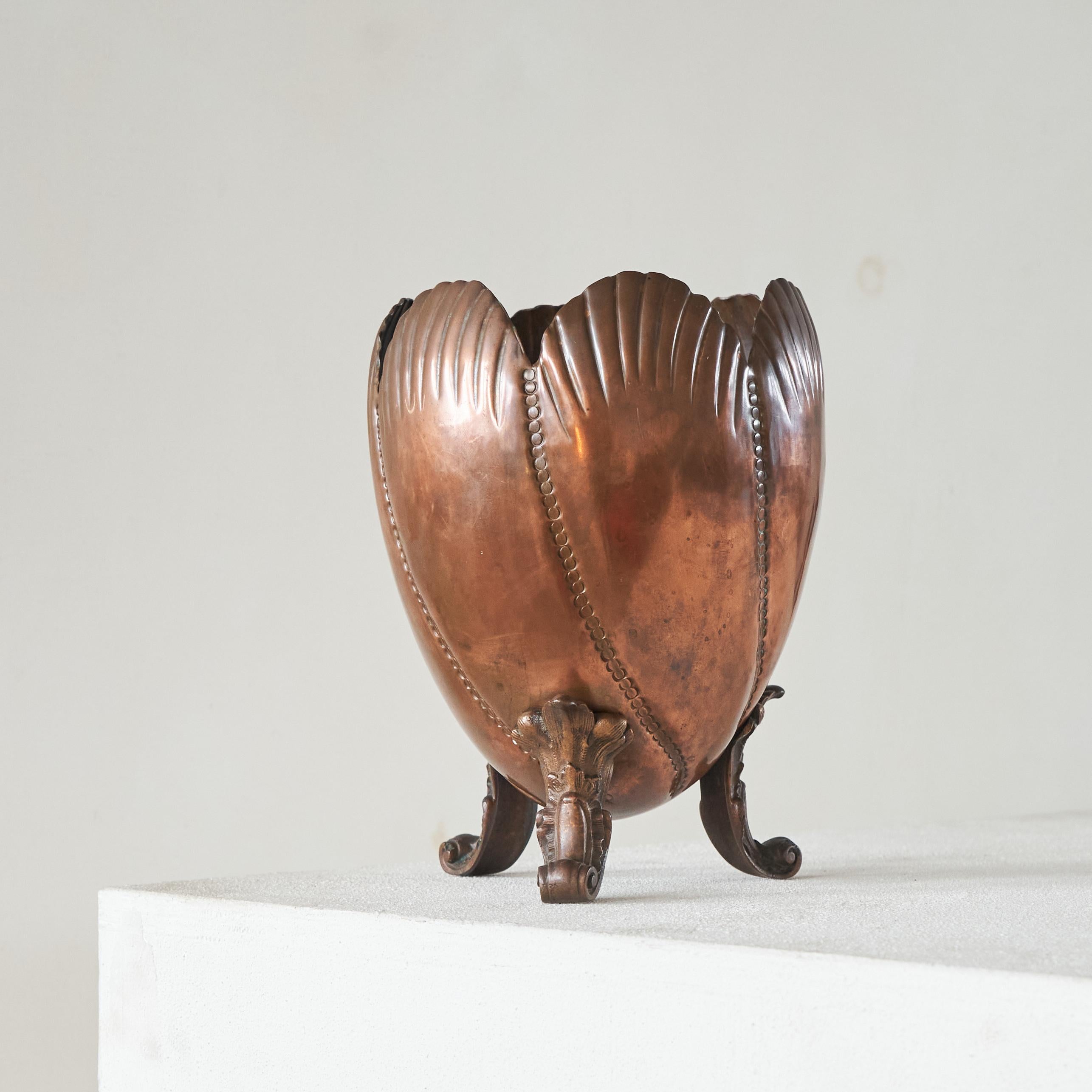 Hand-Crafted Beautiful Antique Vase or Wine Cooler in Patinated Copper 19th Century For Sale