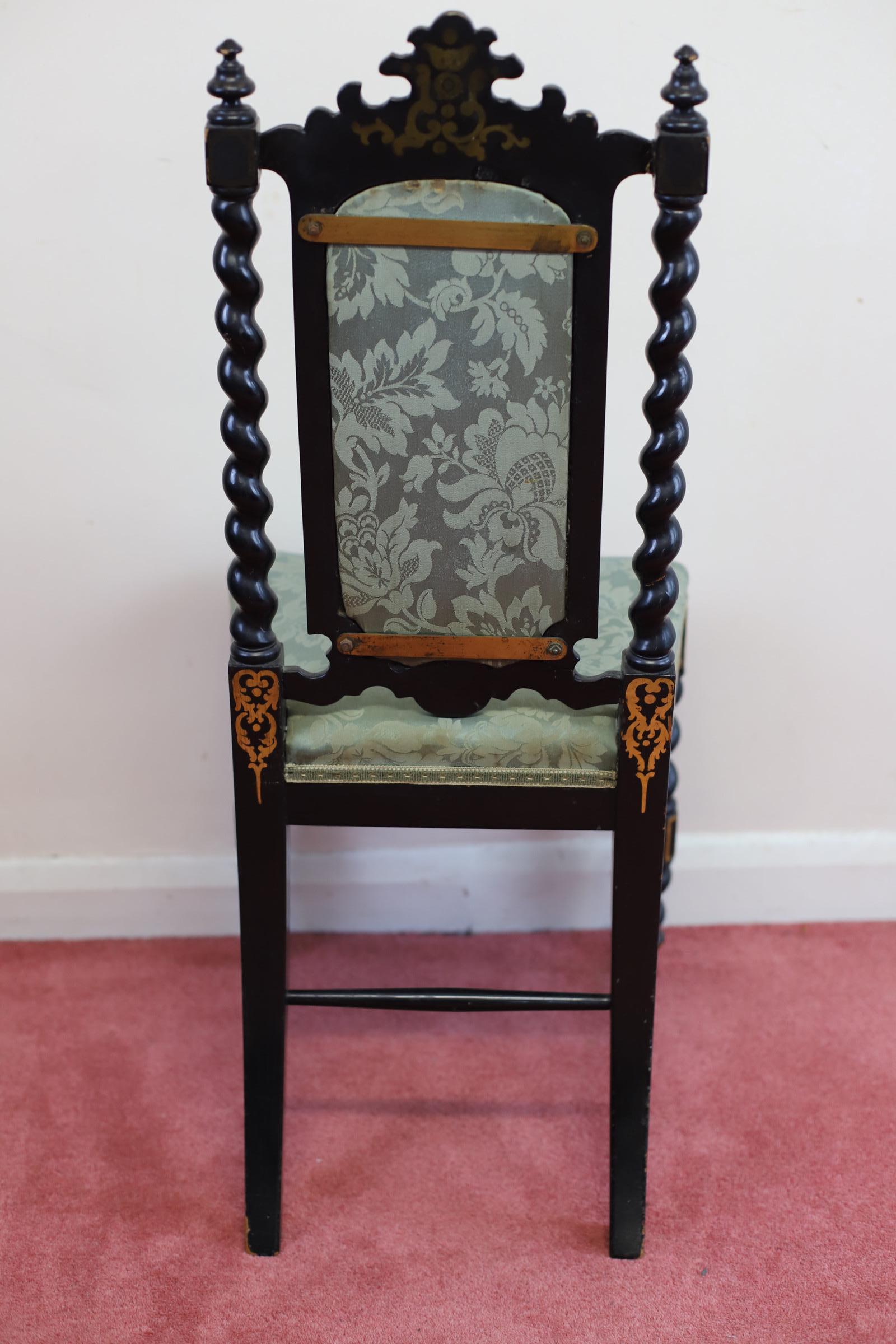 Beautiful Antique Victorian Hall Chair  In Fair Condition For Sale In Crawley, GB