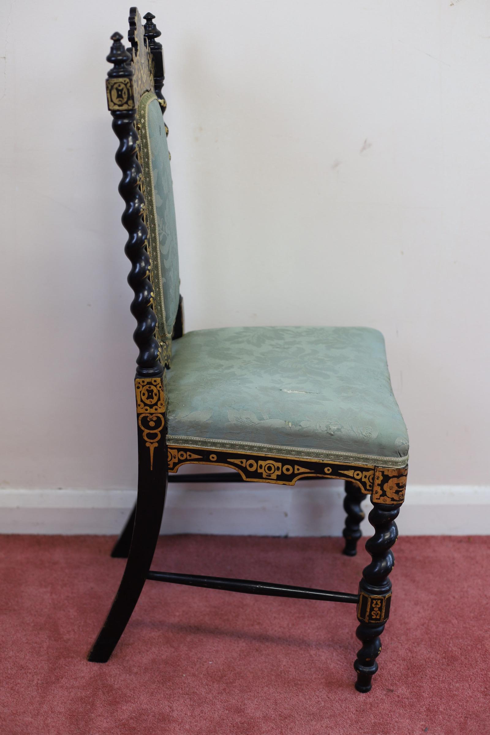 Oak Beautiful Antique Victorian Hall Chair  For Sale