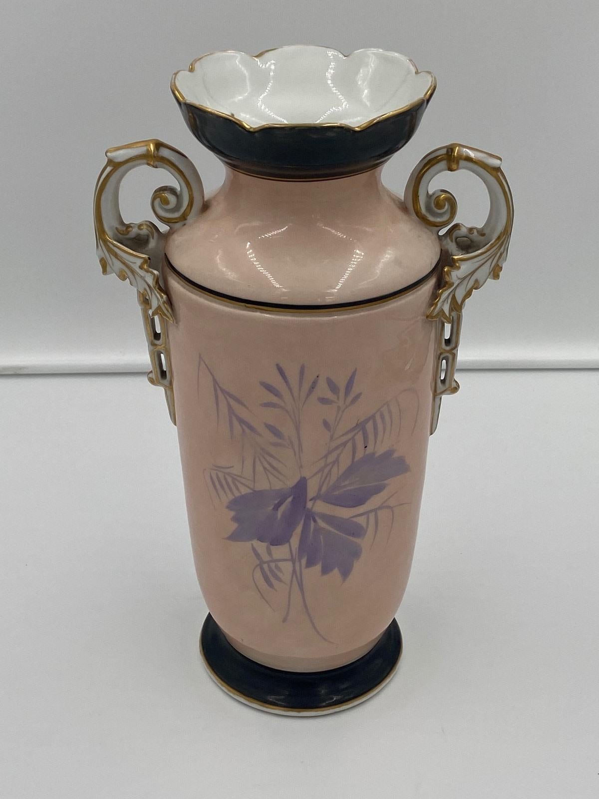 Beautiful Antique Victorian Vase In Good Condition For Sale In Ipswich, GB