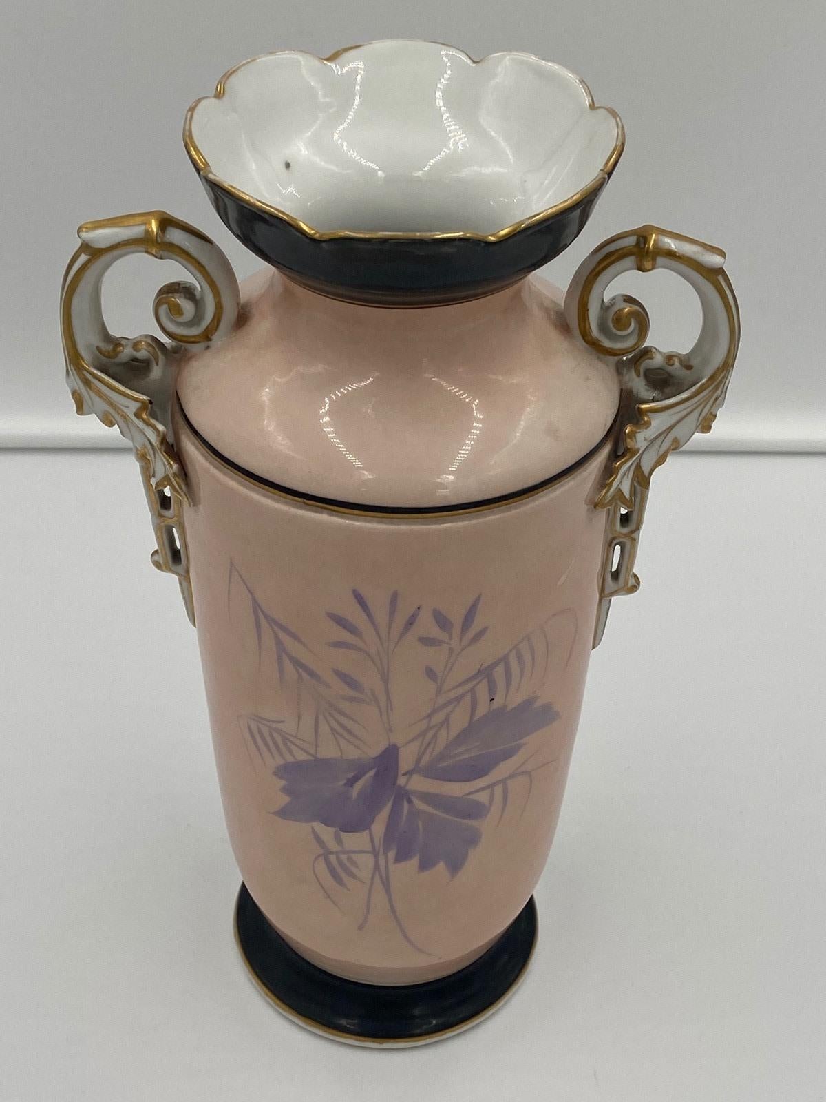 19th Century Beautiful Antique Victorian Vase For Sale