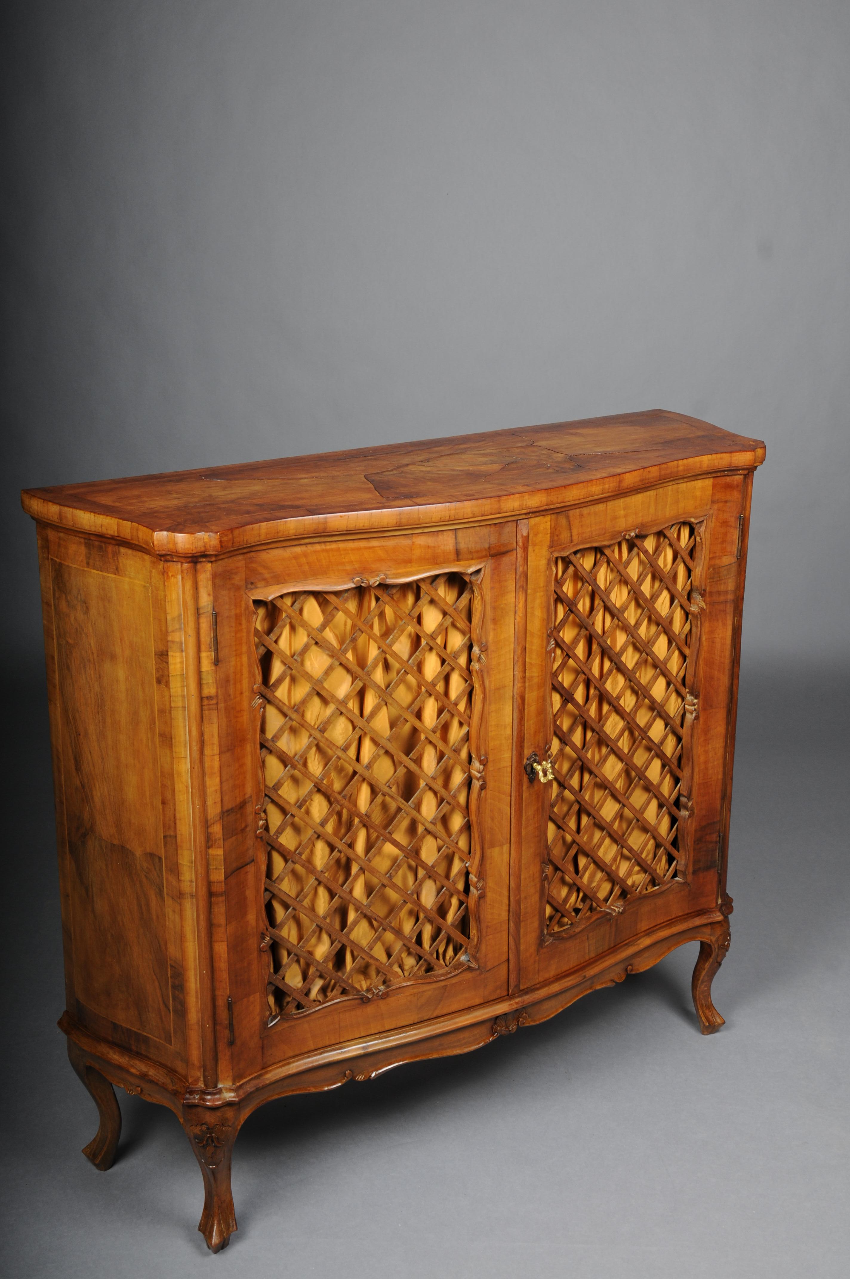 Beautiful antique wall cabinet/hall cabinet, 20th century. Walnut root veneer. In Good Condition For Sale In Berlin, DE