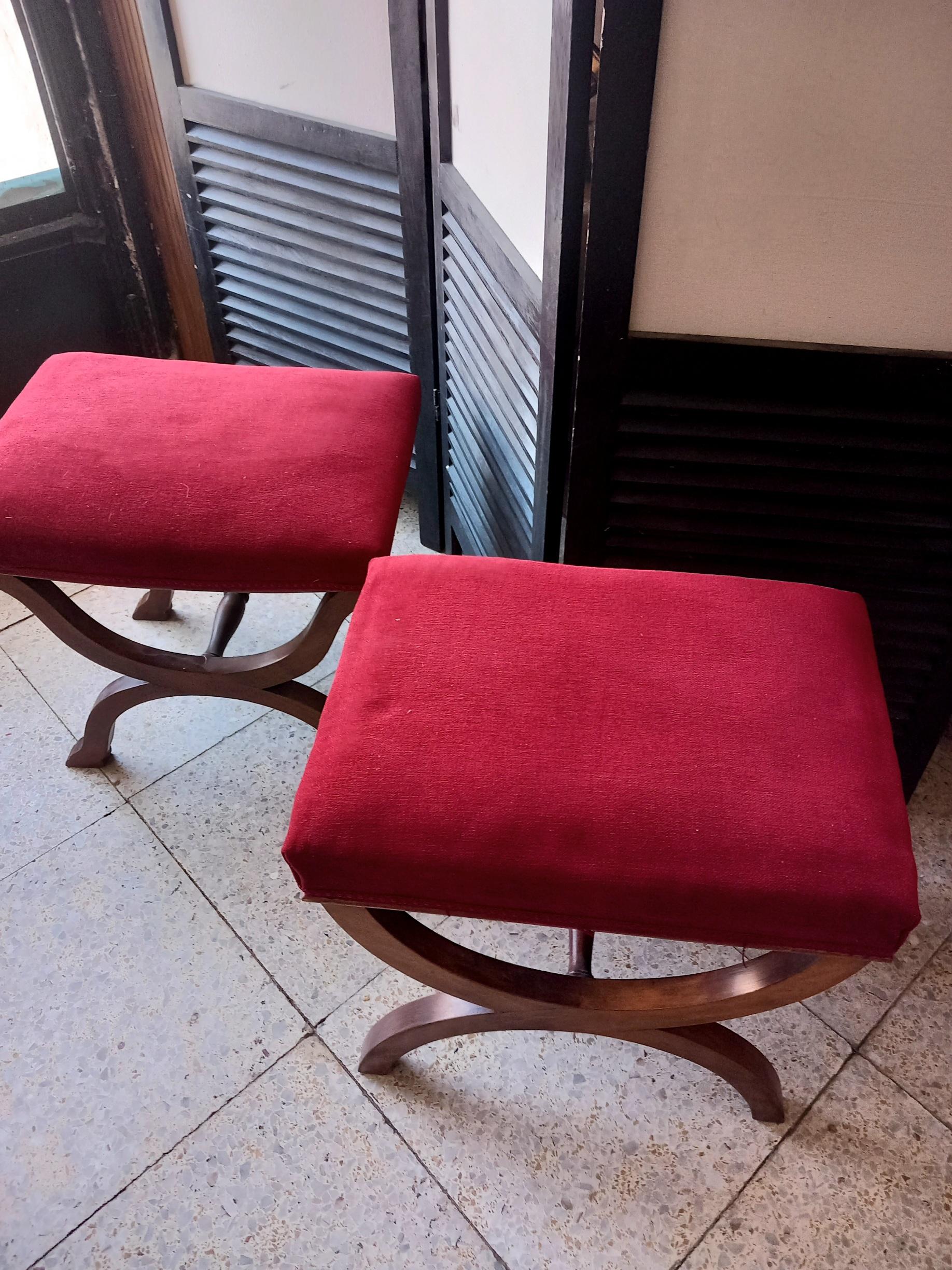 Stools Beautiful Walnut and Maroon Velvet Ottomans and Poufs In Good Condition For Sale In Mombuey, Zamora