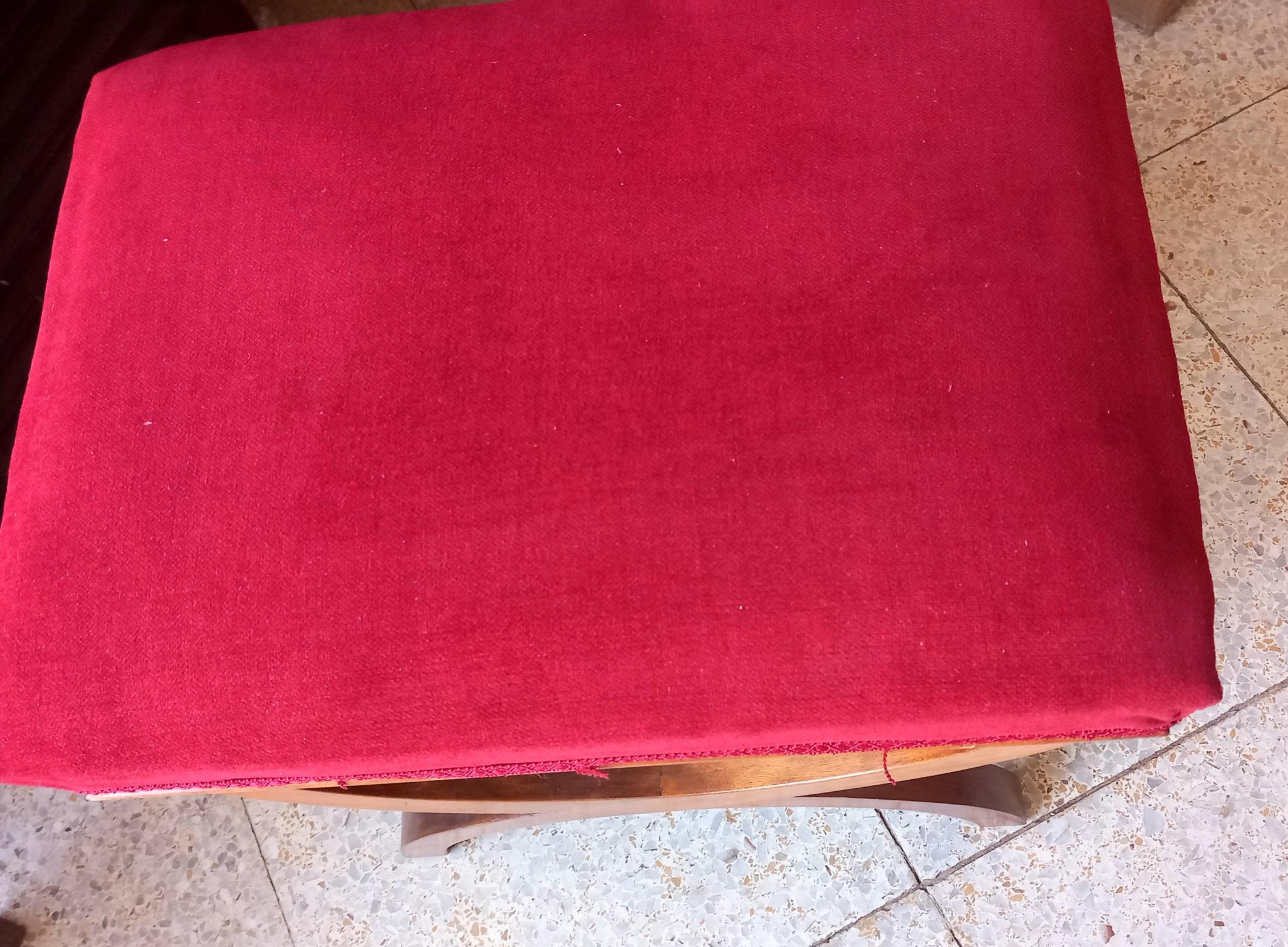 Hocker Beautiful Walnut und Maroon Velvet Ottomans und Poufs im Angebot 2