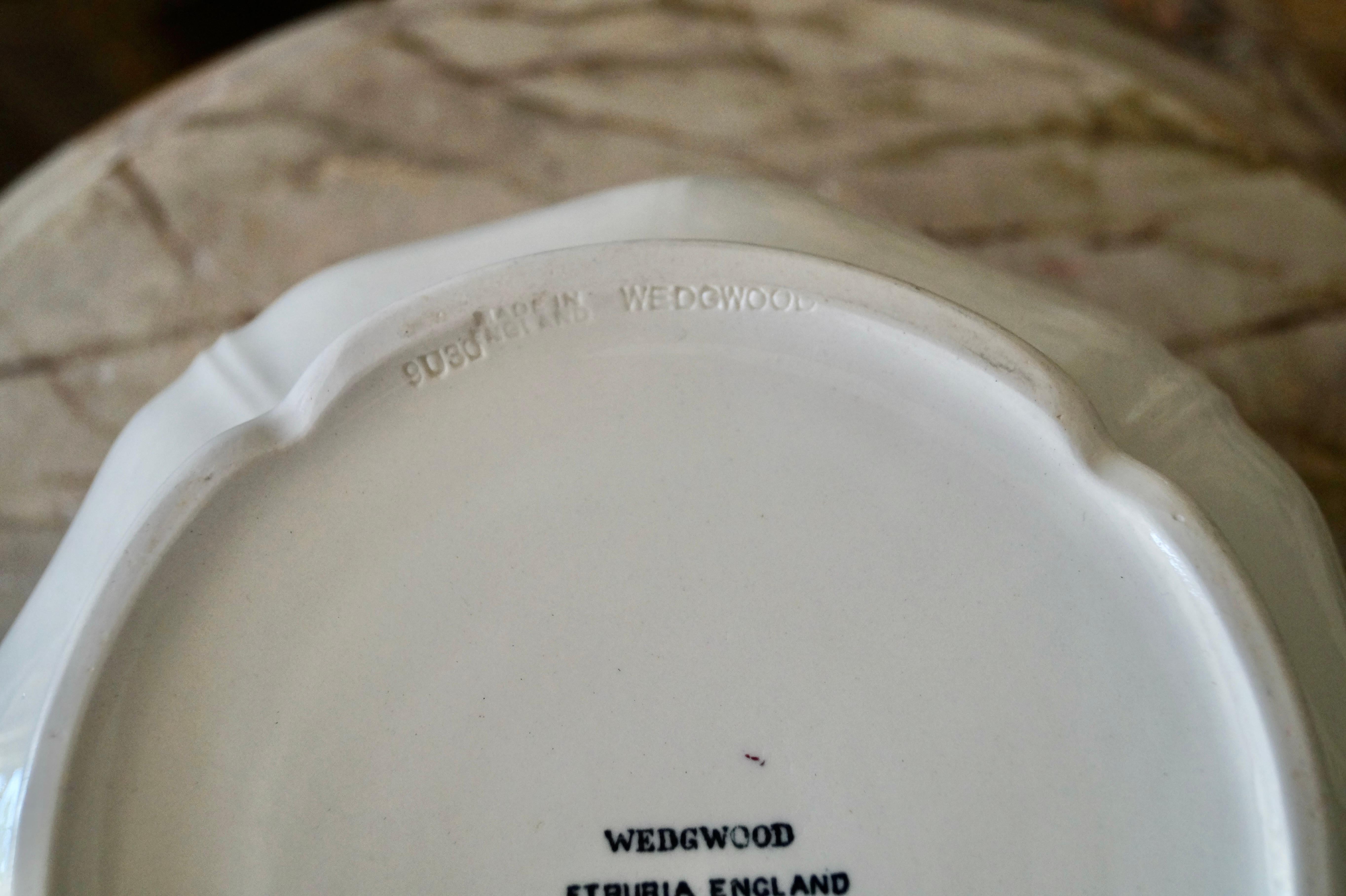 Hand-Painted Beautiful Antique Wedgwood Creamware Tureen with Flowers ca 1900-1920 For Sale