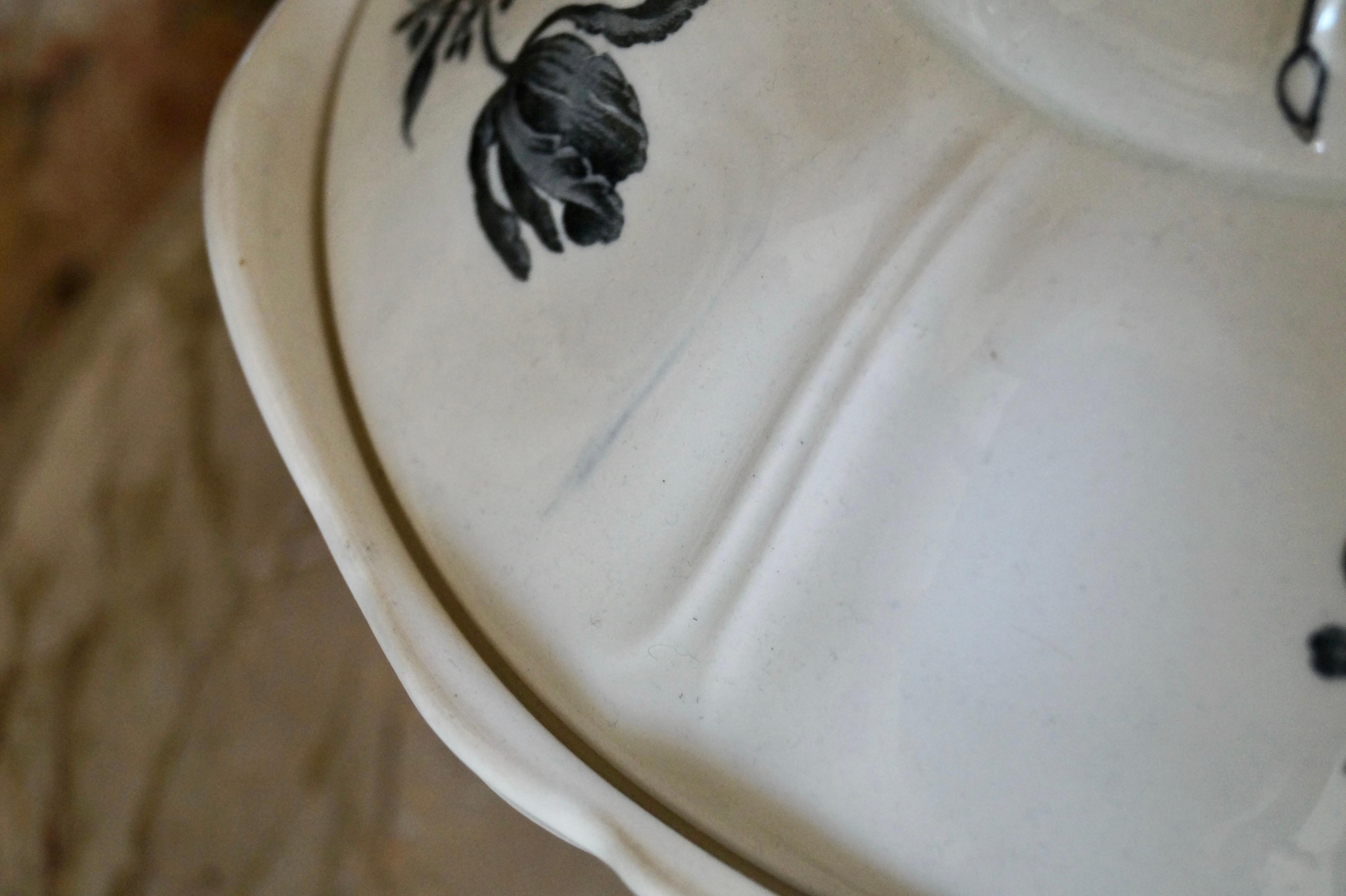 Earthenware Beautiful Antique Wedgwood Creamware Tureen with Flowers ca 1900-1920 For Sale