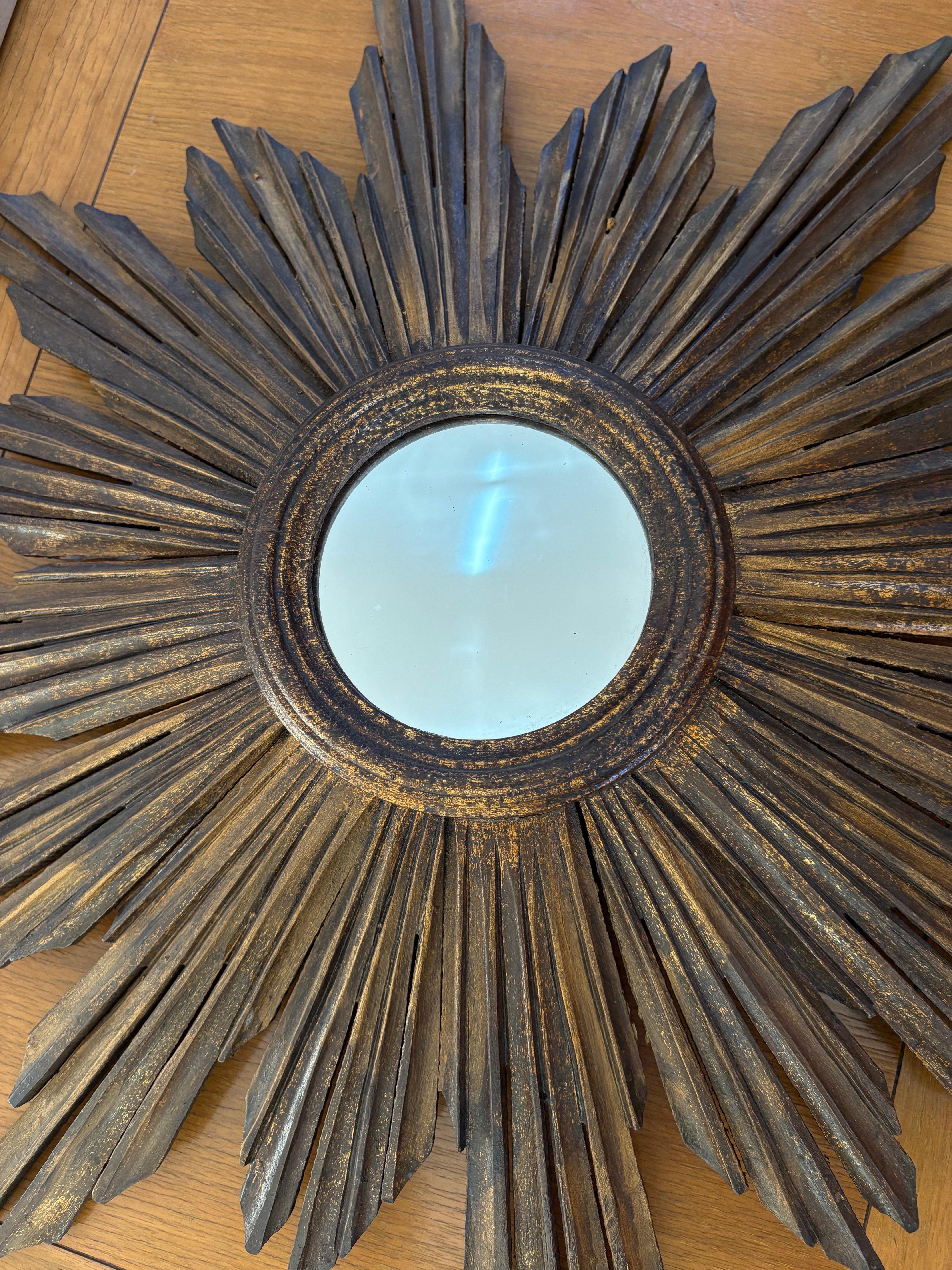 Bellissimo specchio a stella in legno antico In condizioni buone in vendita a Winnetka, IL