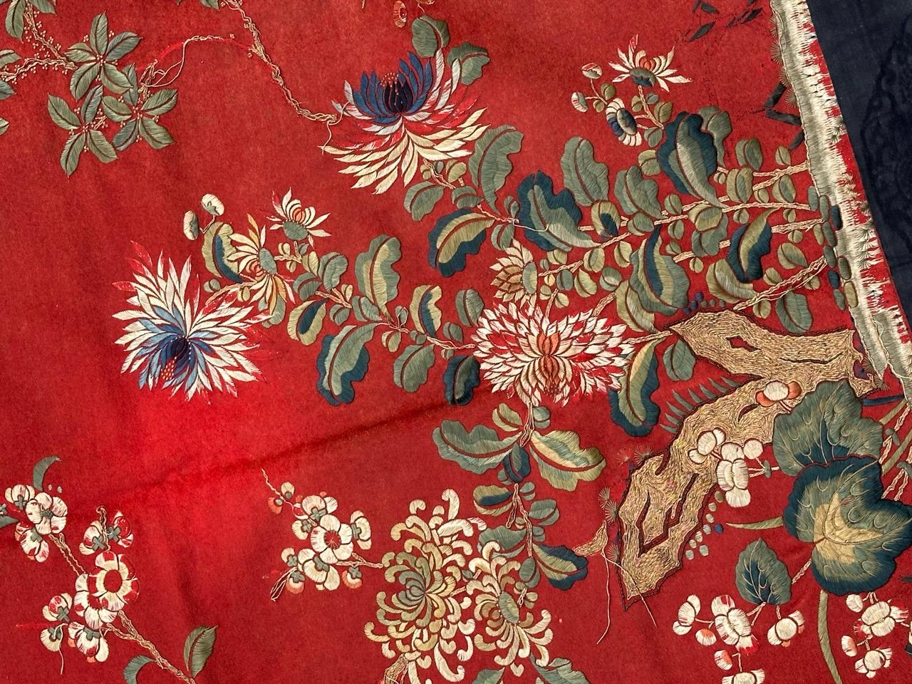 Precioso bordado chino antiguo de lana y metal en venta 6