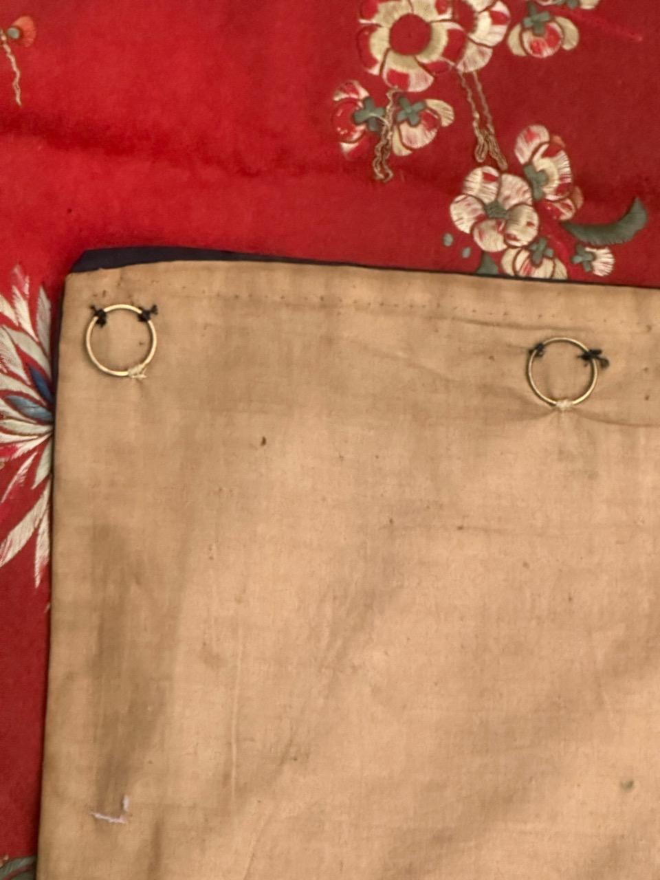 Precioso bordado chino antiguo de lana y metal en venta 12