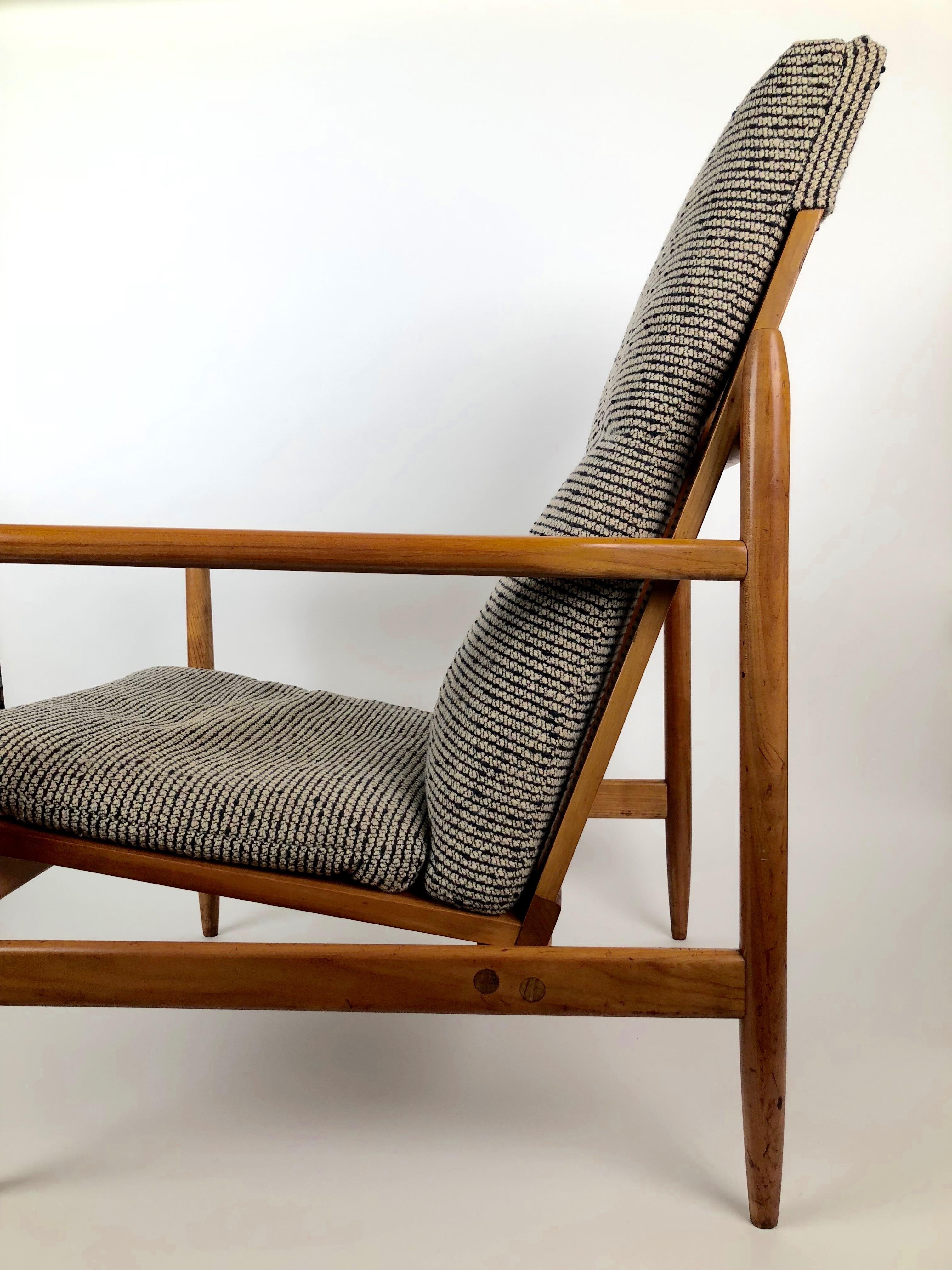 Beautiful Armchair from Uluv in Cherry, 1960 For Sale 4