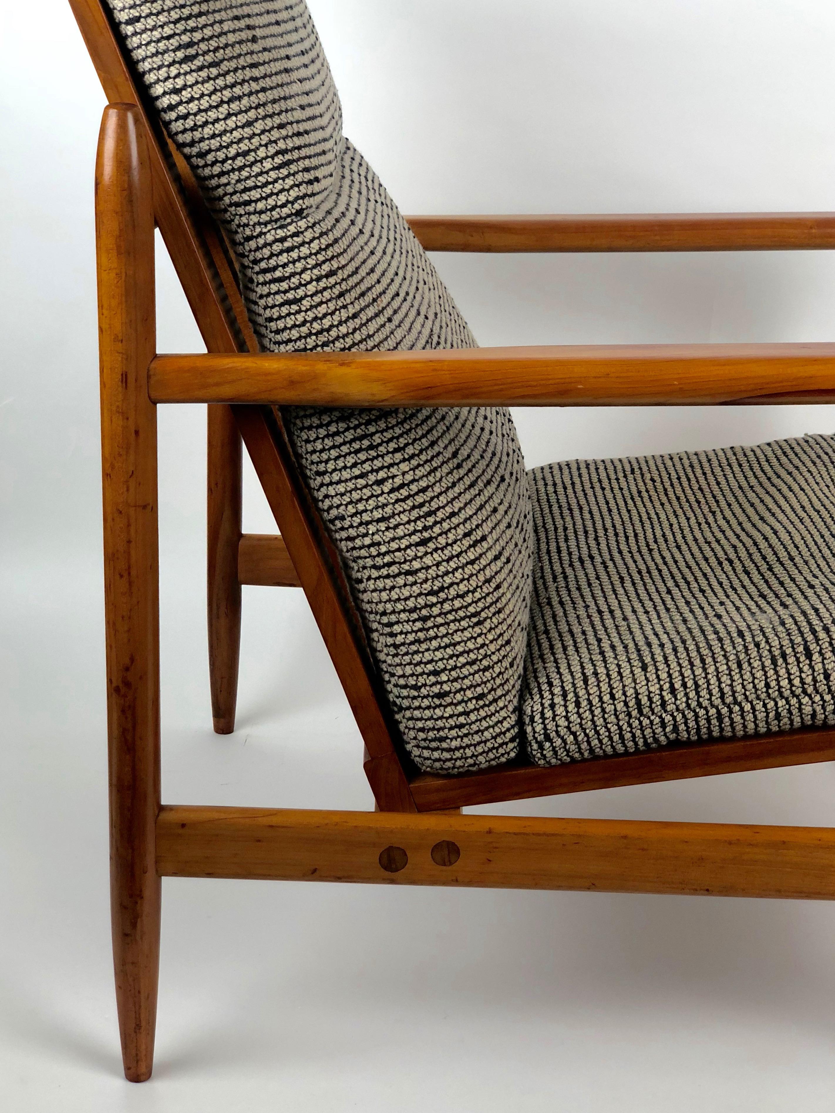 Mid-20th Century Beautiful Armchair from Uluv in Cherry, 1960 For Sale