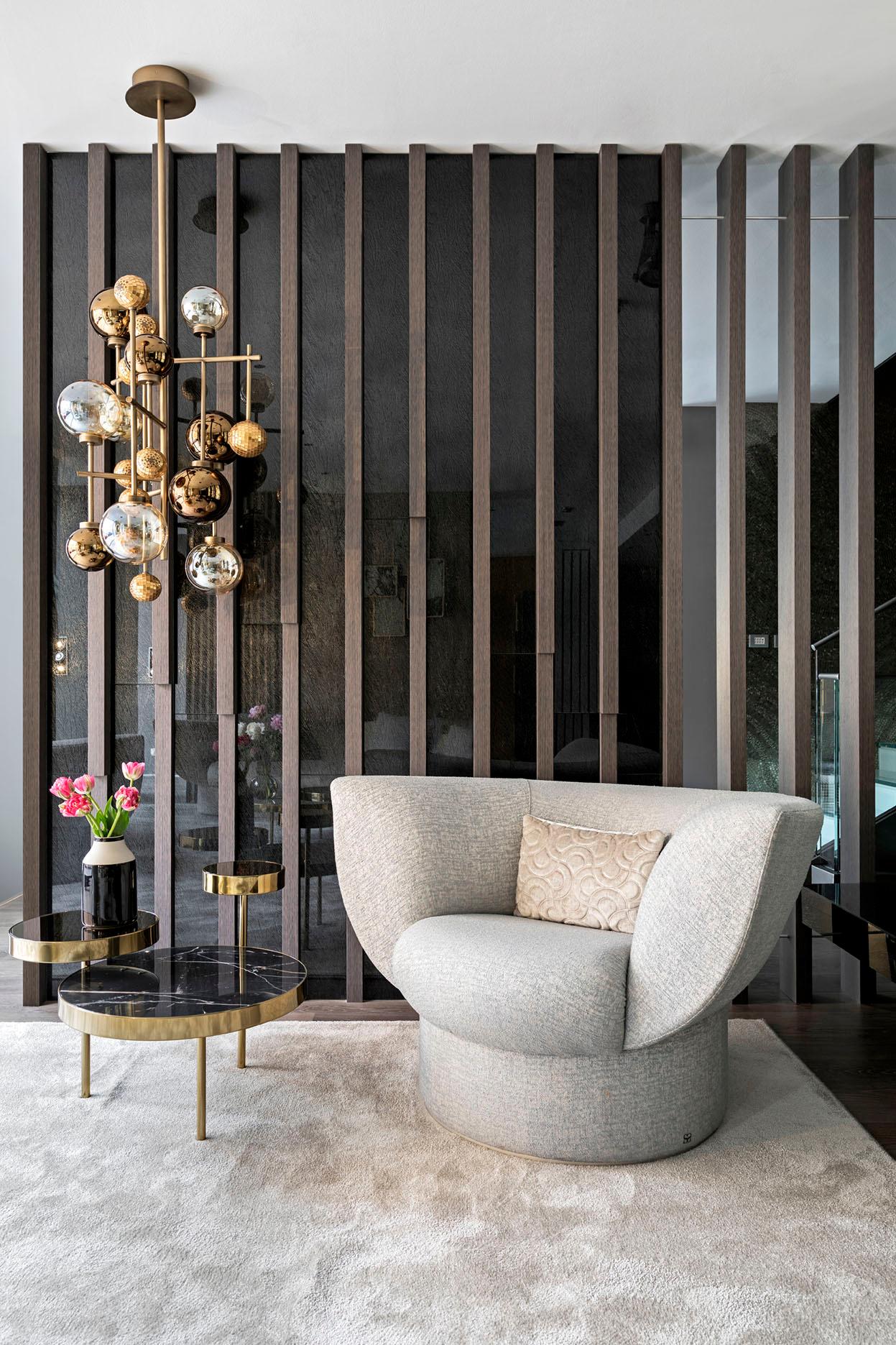 Sicis is delighted to welcome you at ‘Home’.
The classically inspired extent in contemporary plays an eclectic style, elegant and refined. Interiors express personality.
A constant research, attention to quality, use of selected materials and