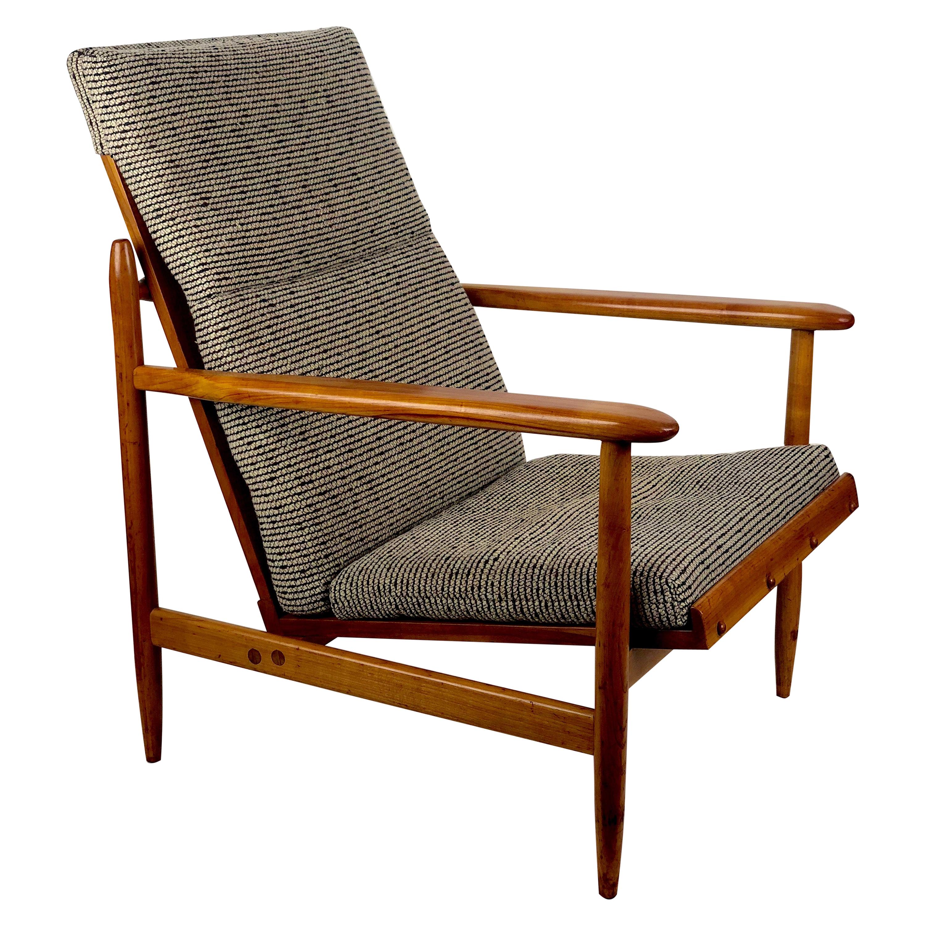 Magnifique fauteuil Uluv en cerisier, 1960