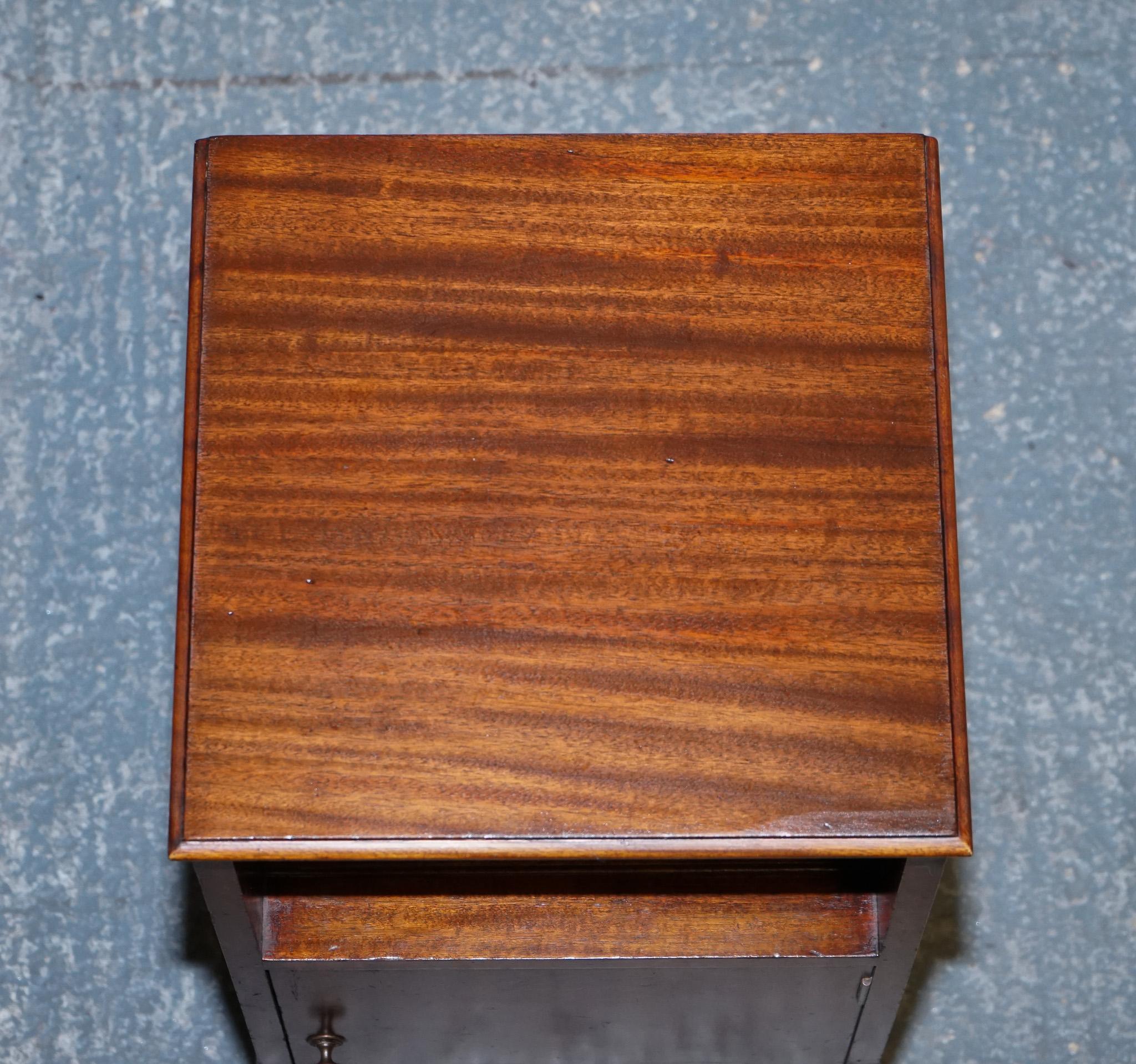 BEAU TABLE DE NUIT ART DECO en bois massif des années 1920 en vente 3