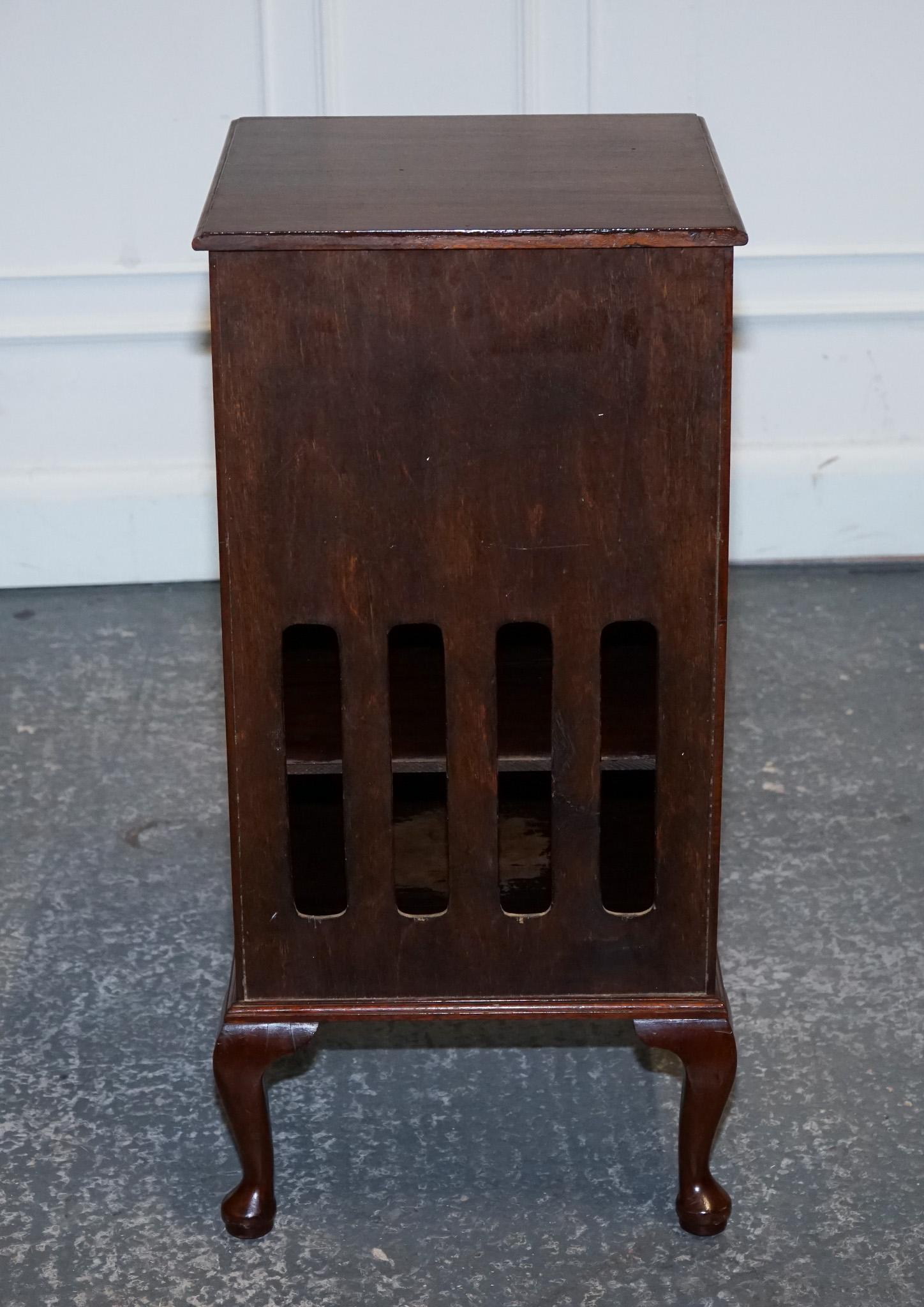 BEAU TABLE DE NUIT ART DECO en bois massif des années 1920 en vente 6