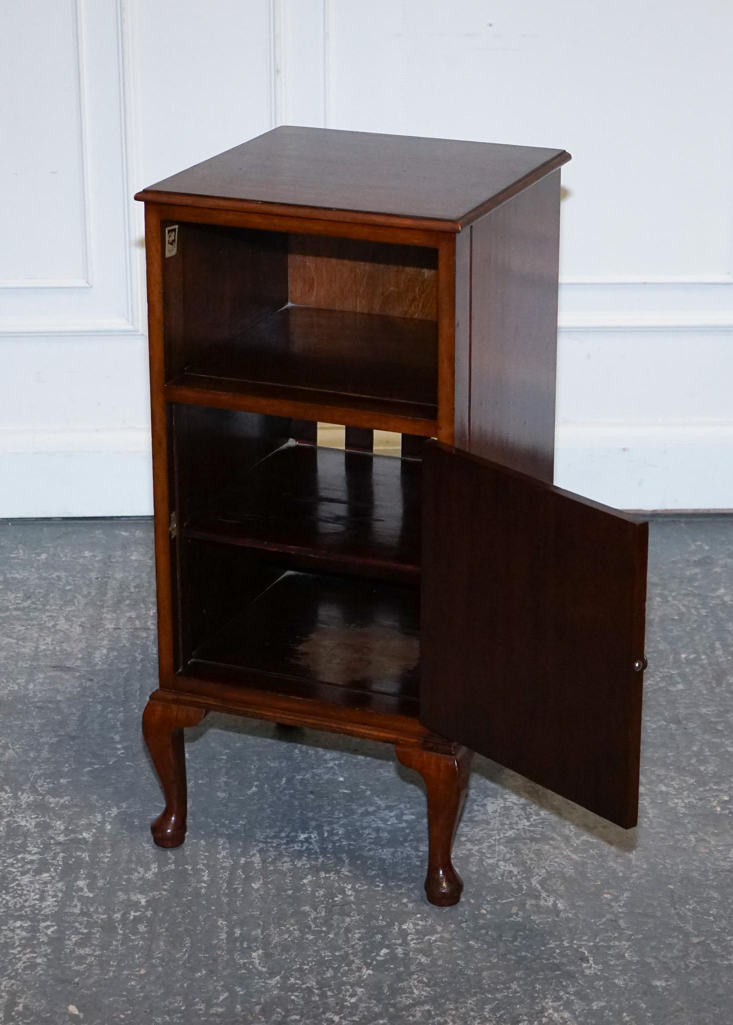 BEAU TABLE DE NUIT ART DECO en bois massif des années 1920 Bon état - En vente à Pulborough, GB