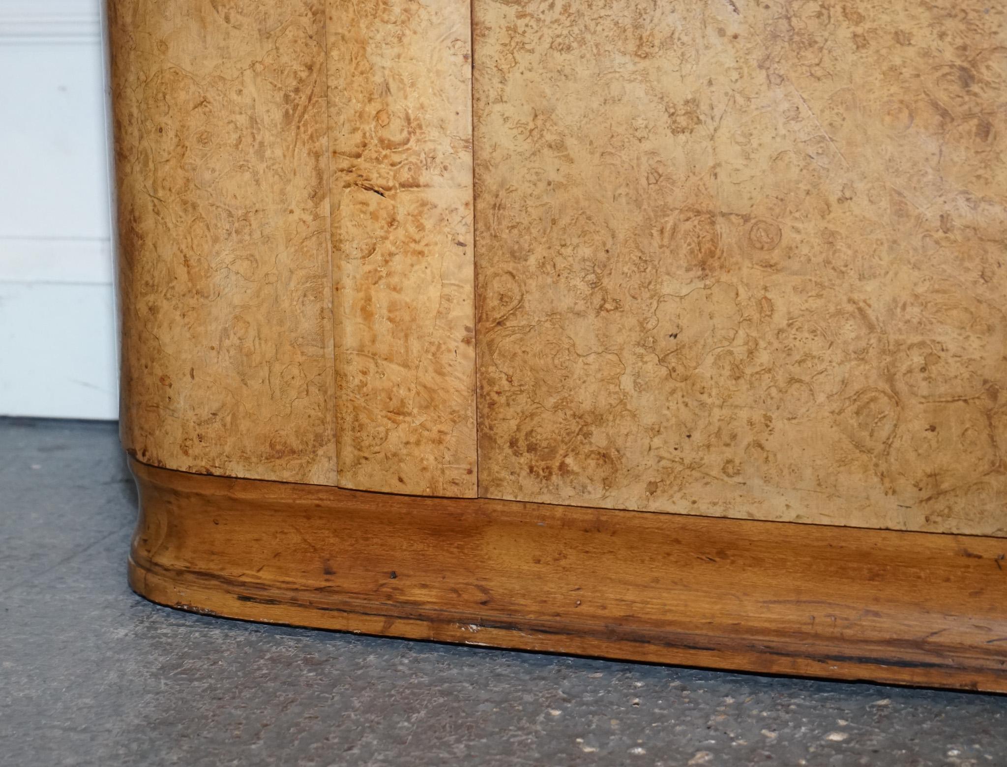 BEAUTIFUL ART DECO BLONDE WALNUT DOUBLE DOOR WARDROBE ARMOiRE In Good Condition For Sale In Pulborough, GB