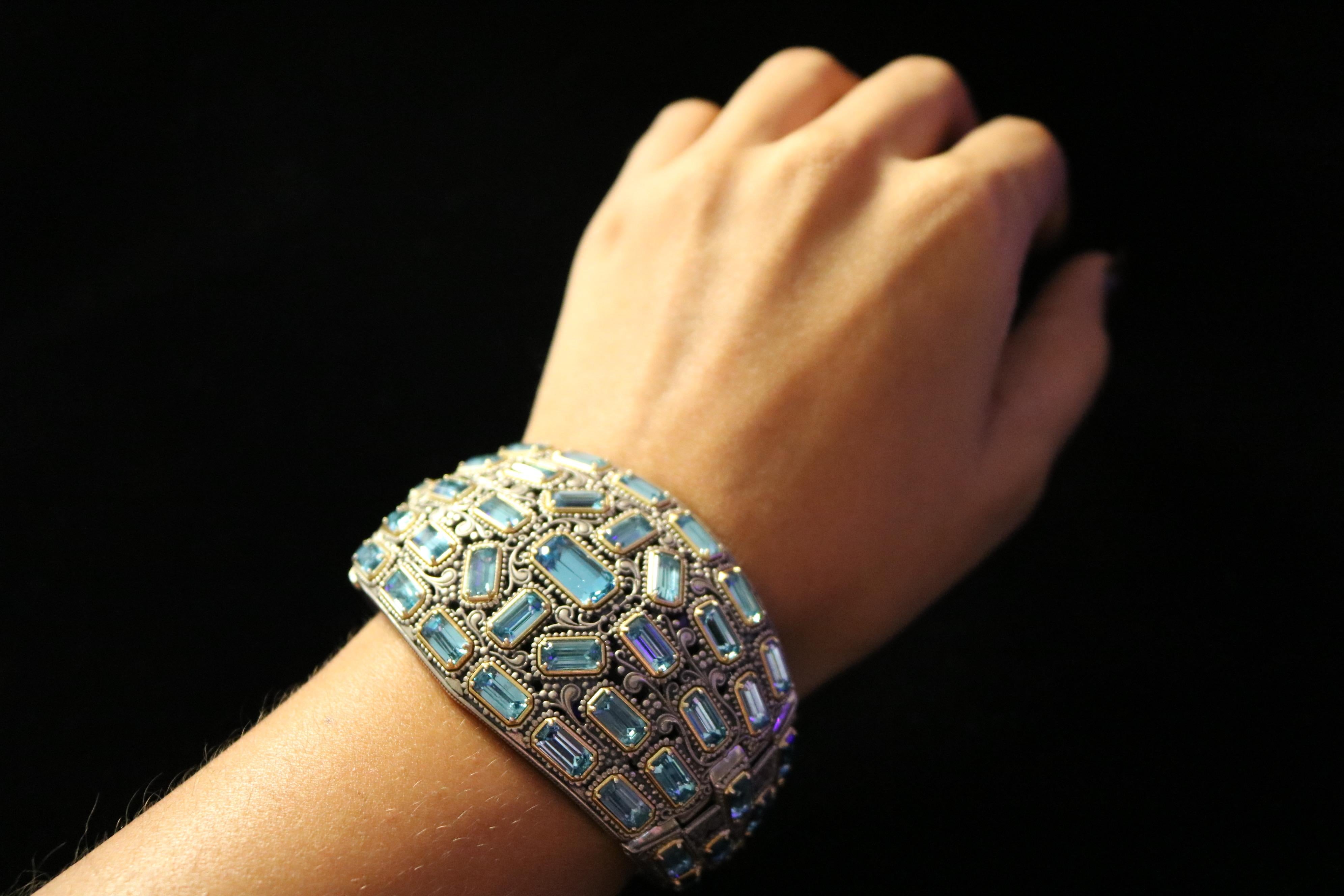 Beautiful  Art Deco Blue Topaz Bangle Bracelet in 925 Silver & Over 18K Gold For Sale 3