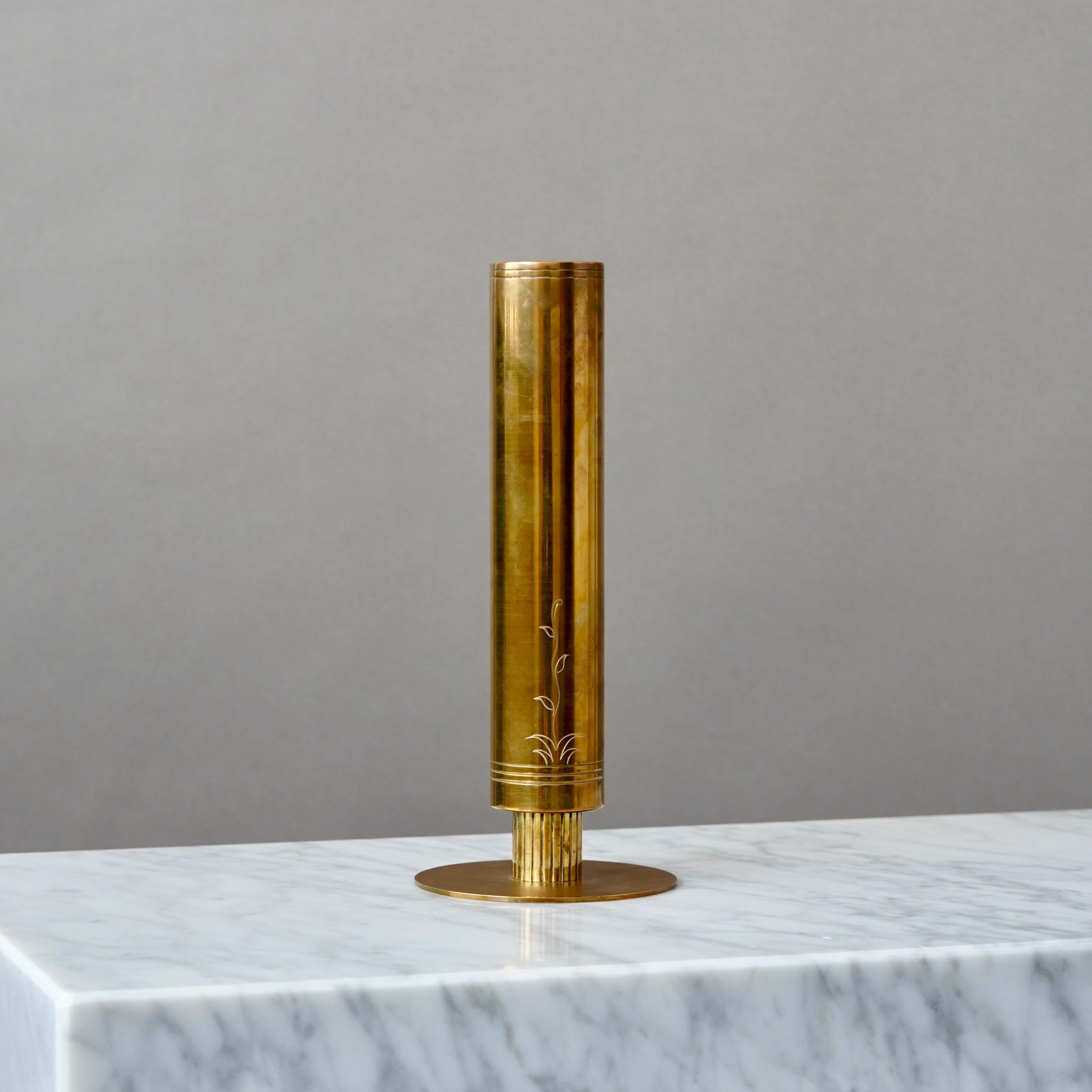 Metà XX secolo Bellissimo vaso in ottone Art Deco di un ignoto designer danese. Danimarca, anni '30. in vendita
