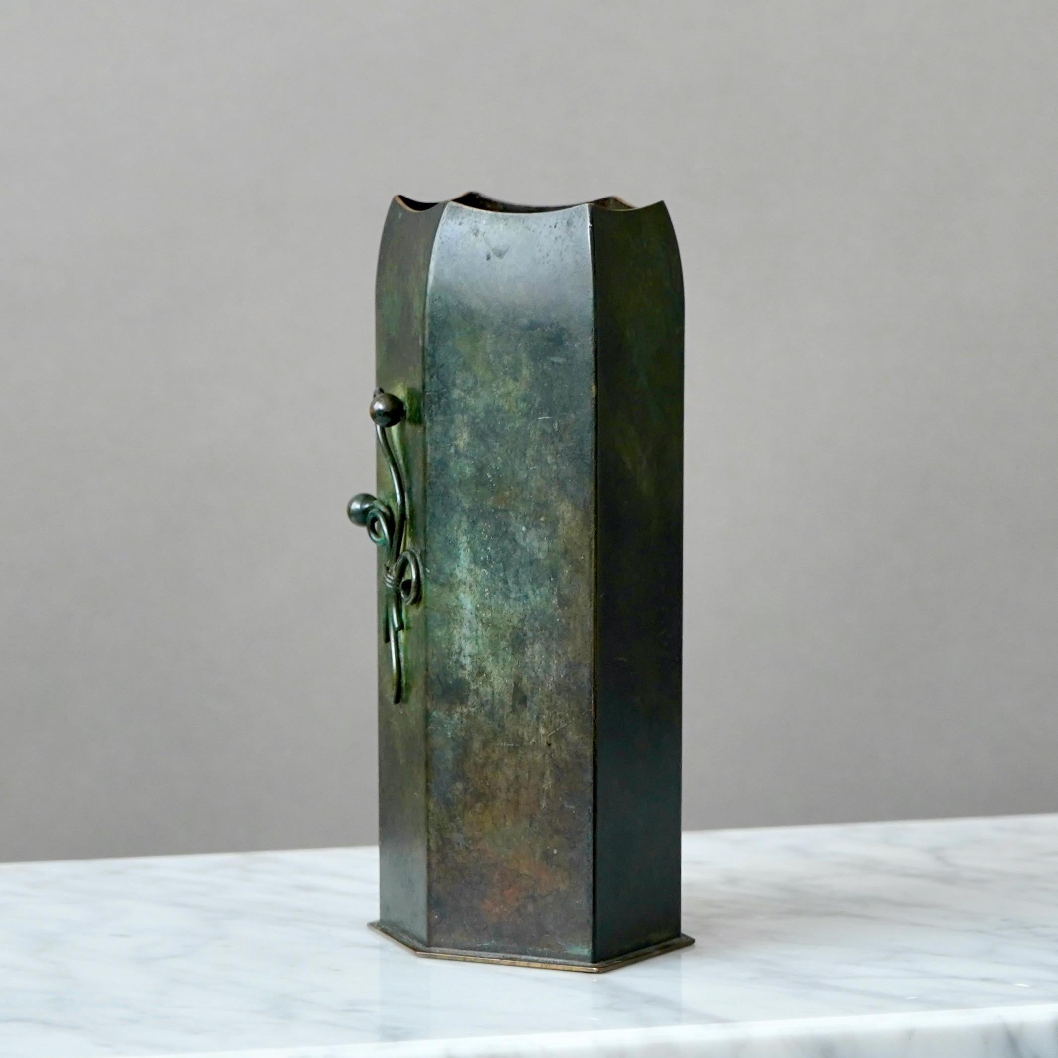 Calco Bellissimo vaso in bronzo Art Deco di un ignoto designer danese. Danimarca, anni '30. in vendita