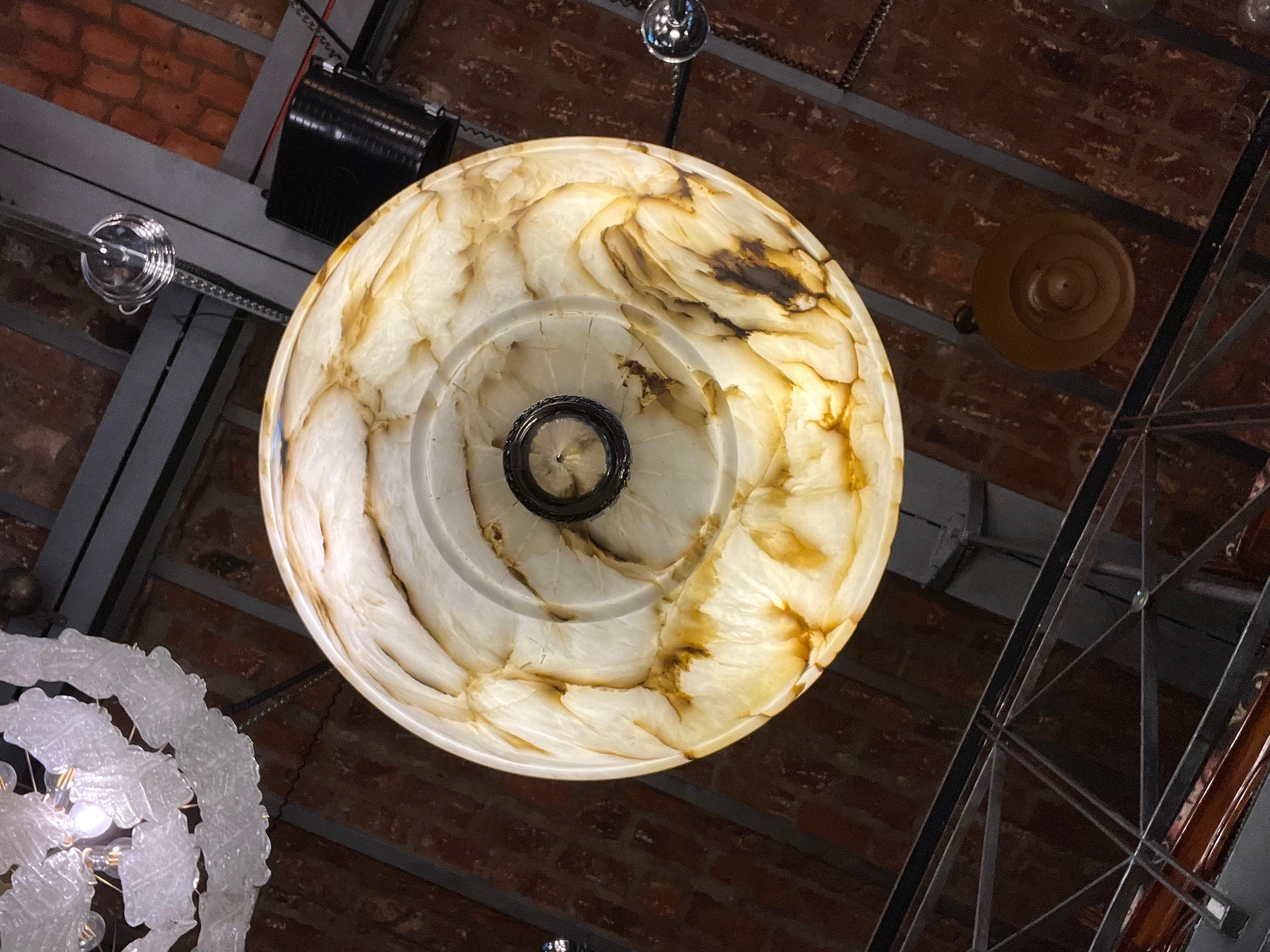 Art Deco Ceiling Lamp in Alabaster and Chrome, 1930, Measure: Diameter: 23.62 in For Sale 4
