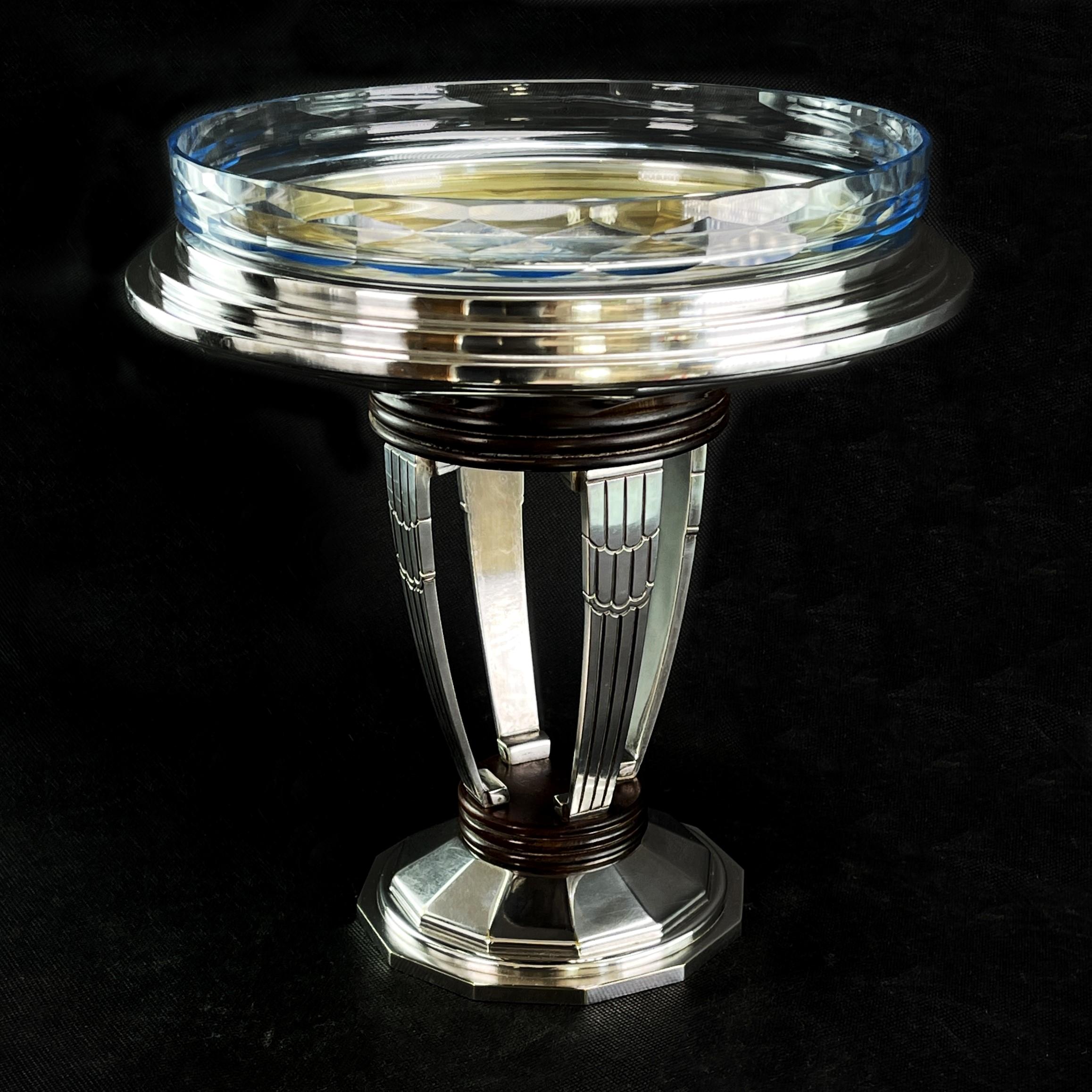 ART DECO centrepiece bowl by Durousseau & Raynaud silver plated 1930s

This magnificent French centrepiece from the 1930s is in the style of the Streamline Modern Art Deco. The silverplated jardiniere by Durousseau and Raynaud is set off with ornate