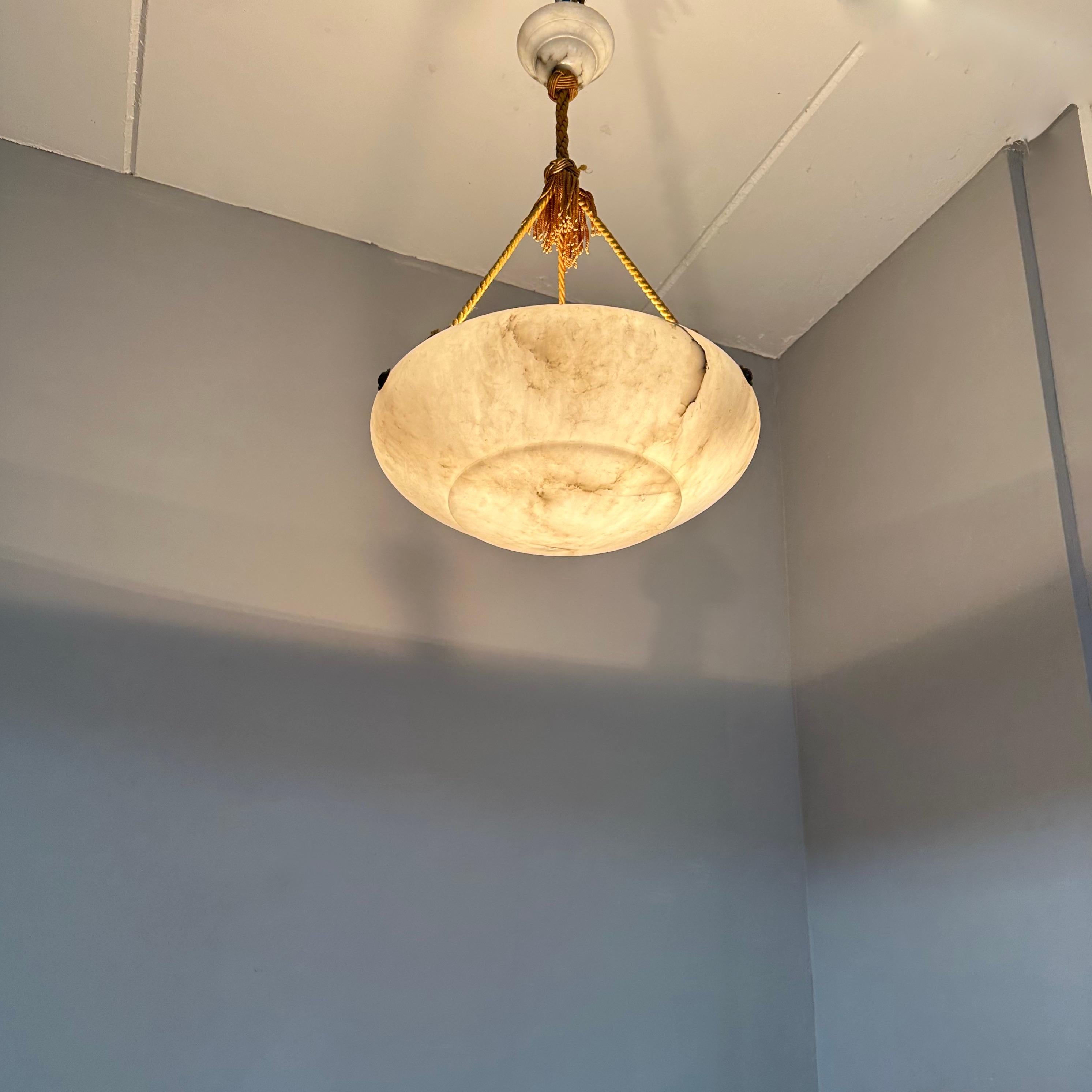 20ième siècle Pendentif en albâtre ancien Art Déco & Timless Design avec Canopy Perfect Alabaster en vente