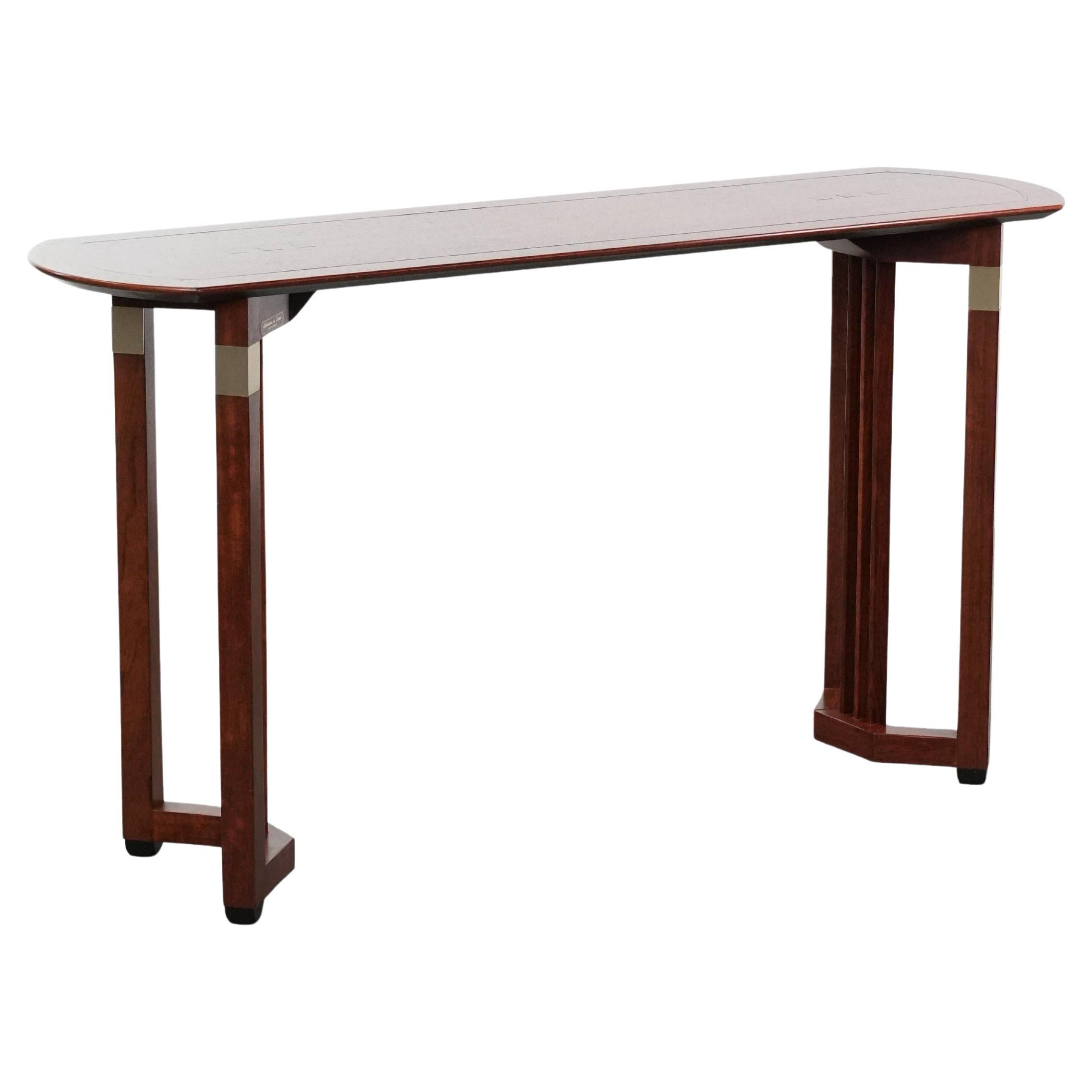 Beautiful Art Deco design side table in good condition For Sale