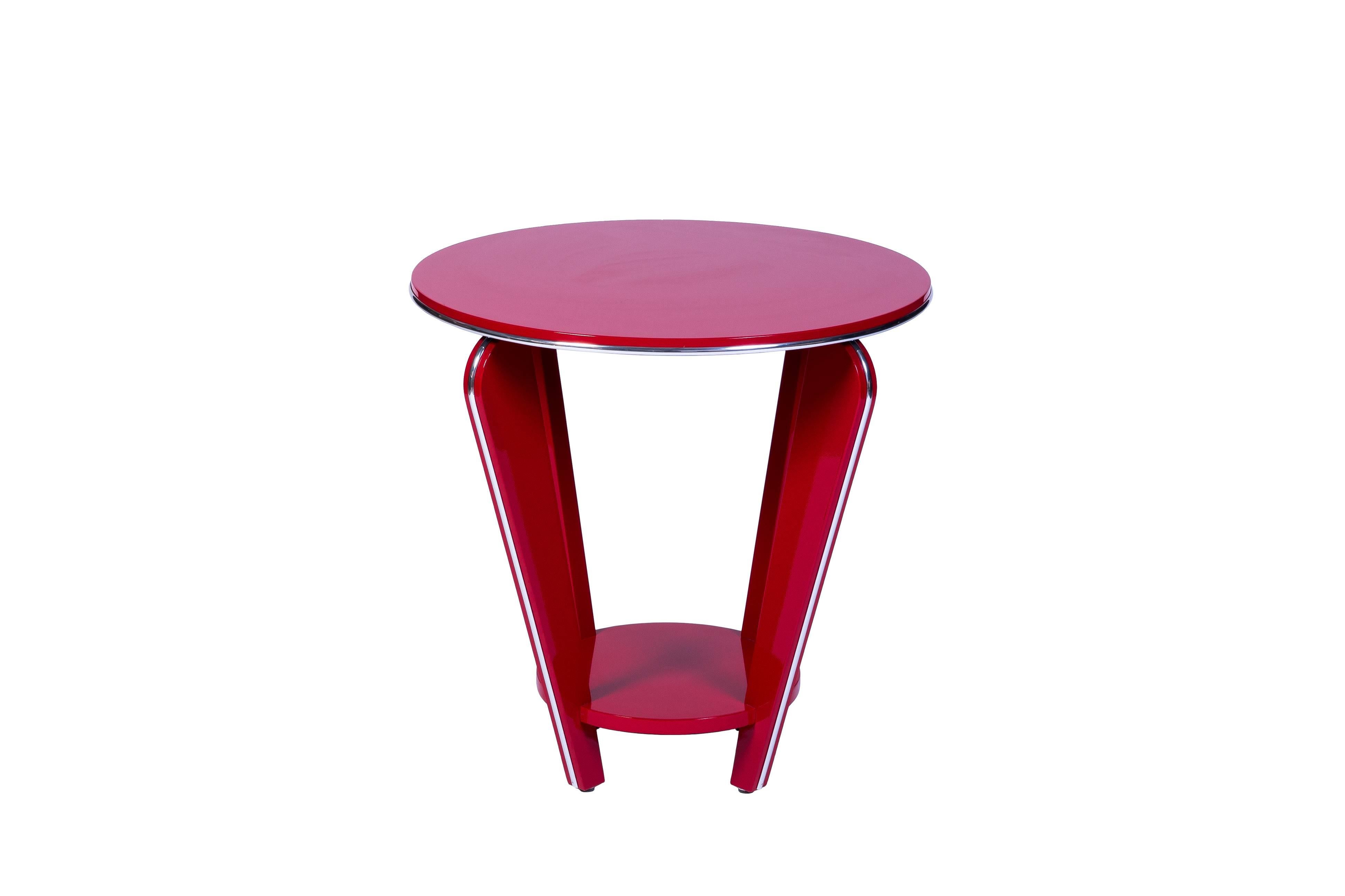 This beautiful Art Deco end or side table features a conical design with curved legs, chrome detailing and a beautiful high gloss crimson lacquer finish.