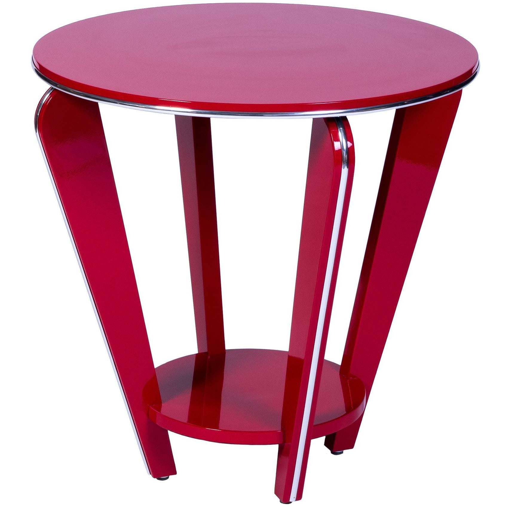 Beautiful Art Deco End or Side Table in Crimson Lacquer