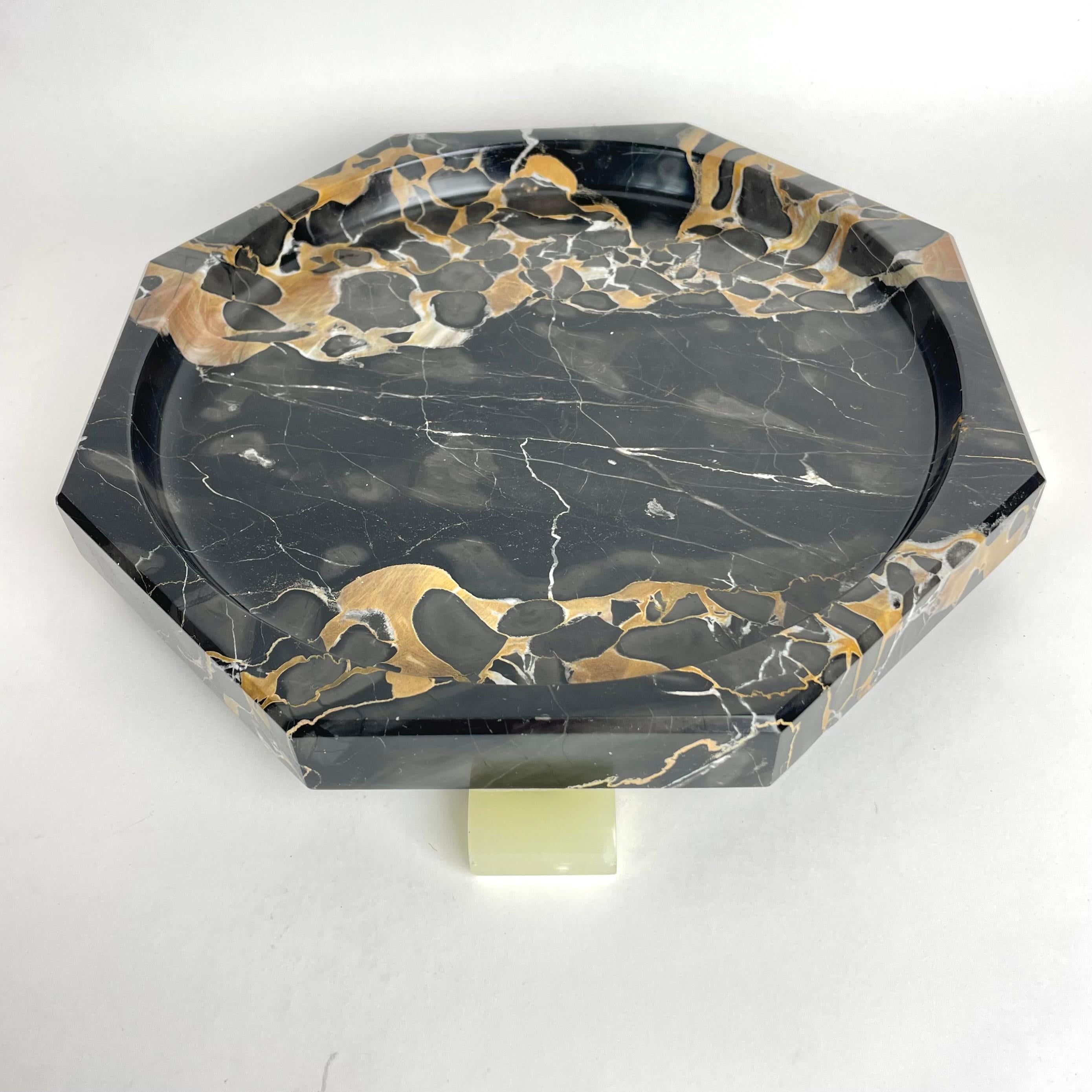 French Beautiful Art Deco Fruit Platter from the 1930s in Portoro marble For Sale