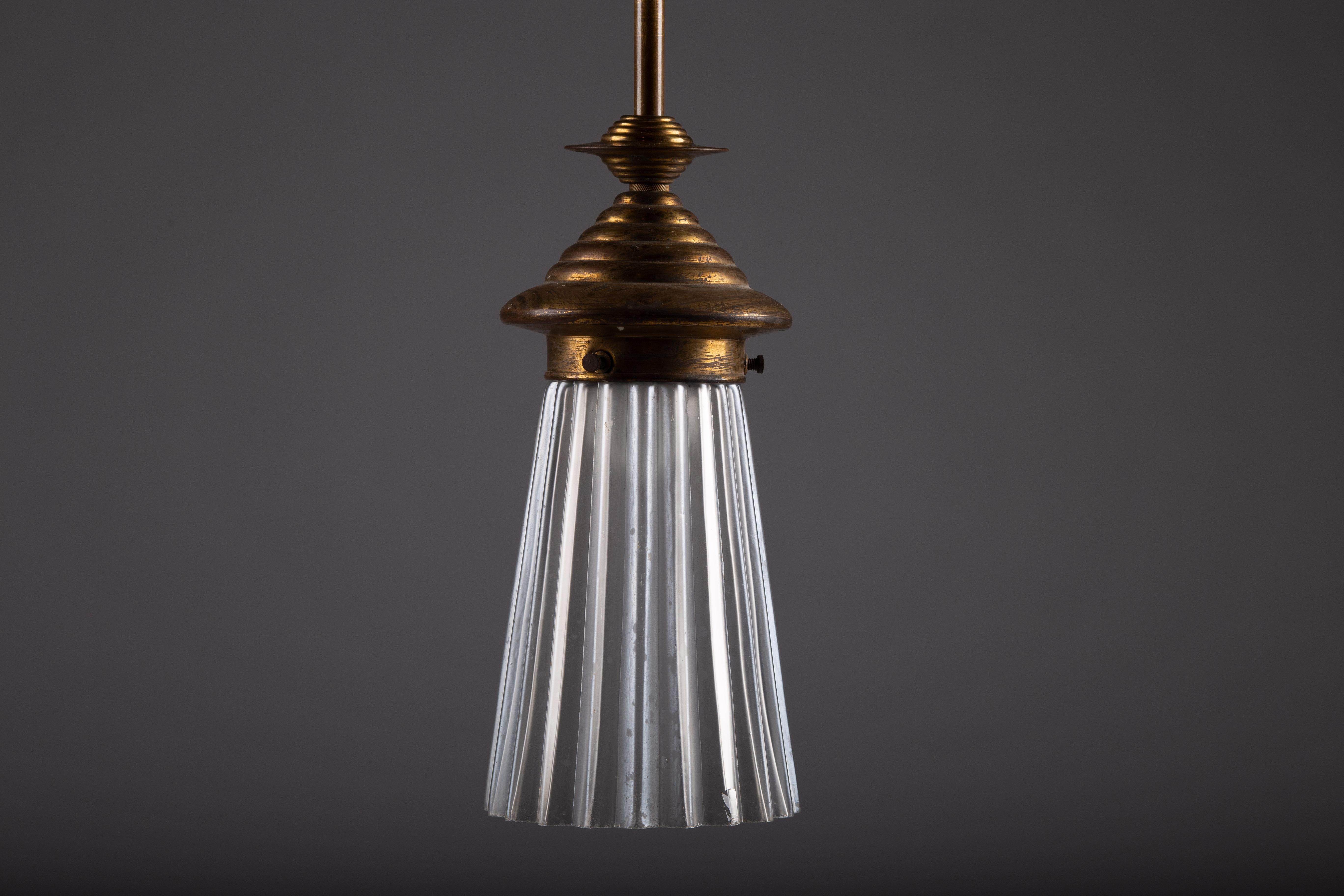 XX secolo Bellissima lampada da soffitto in vetro Art Deco in vendita