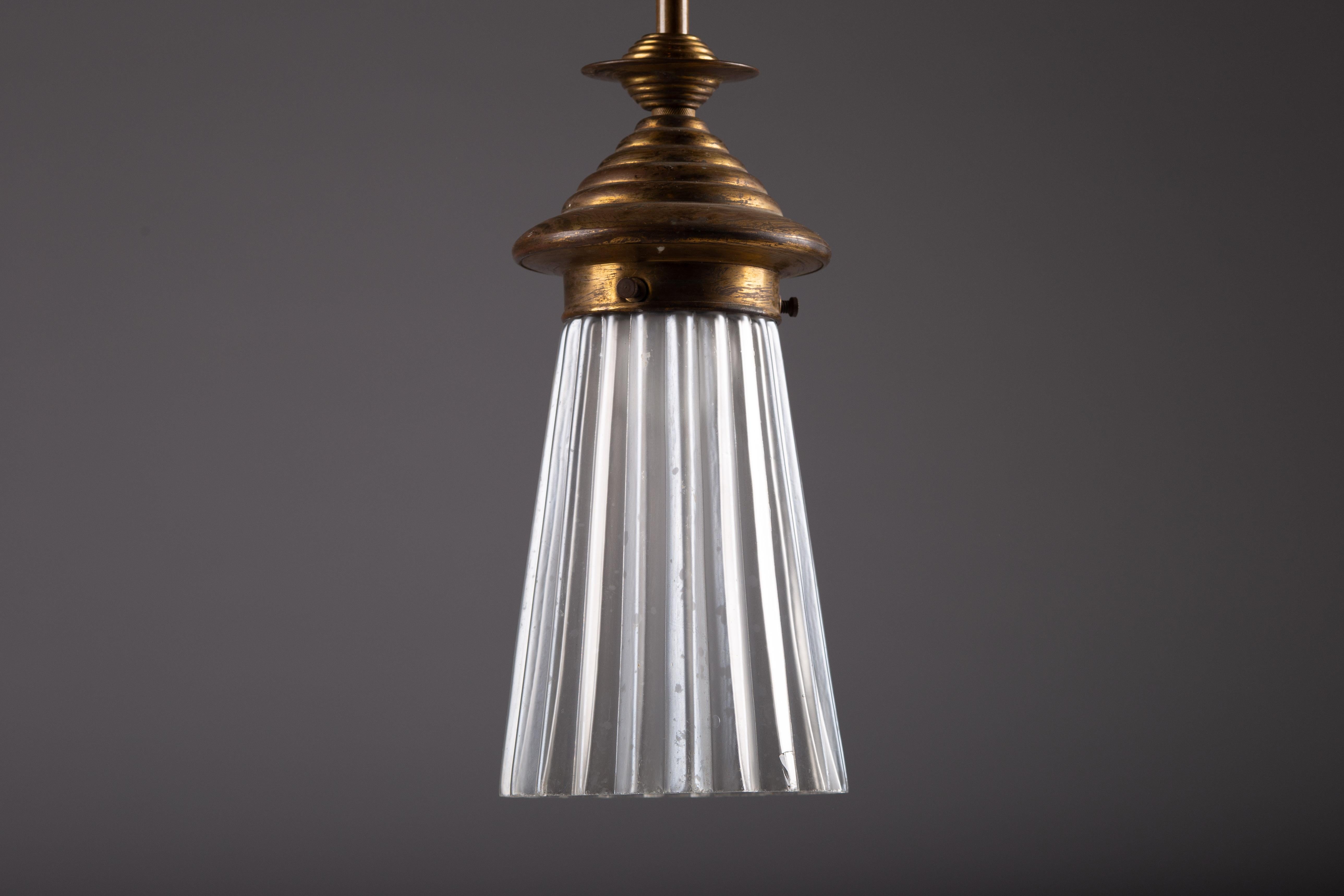 Ottone Bellissima lampada da soffitto in vetro Art Deco in vendita