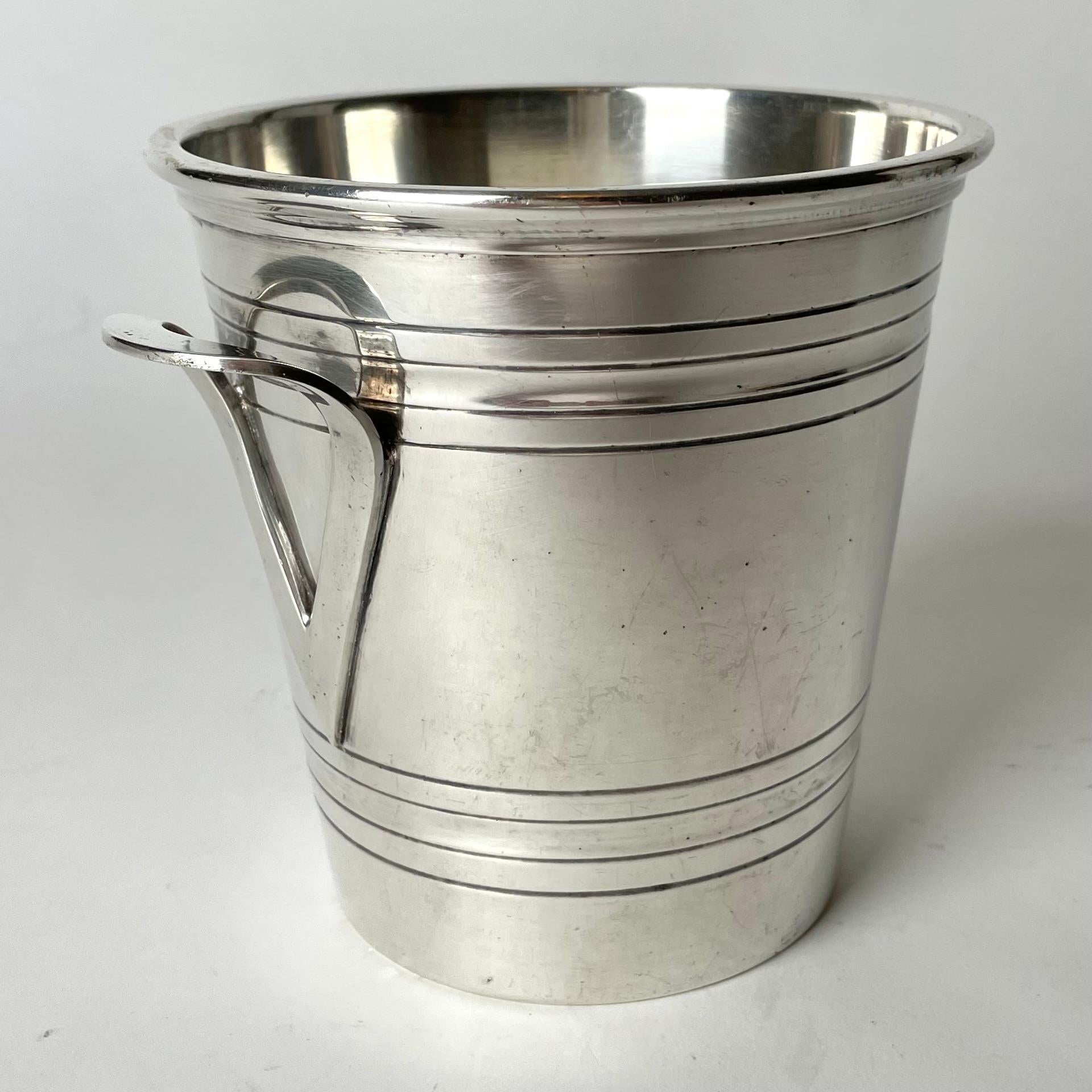 French Beautiful Art Deco Ice Bucket from the 1920s by Saint Médard For Sale