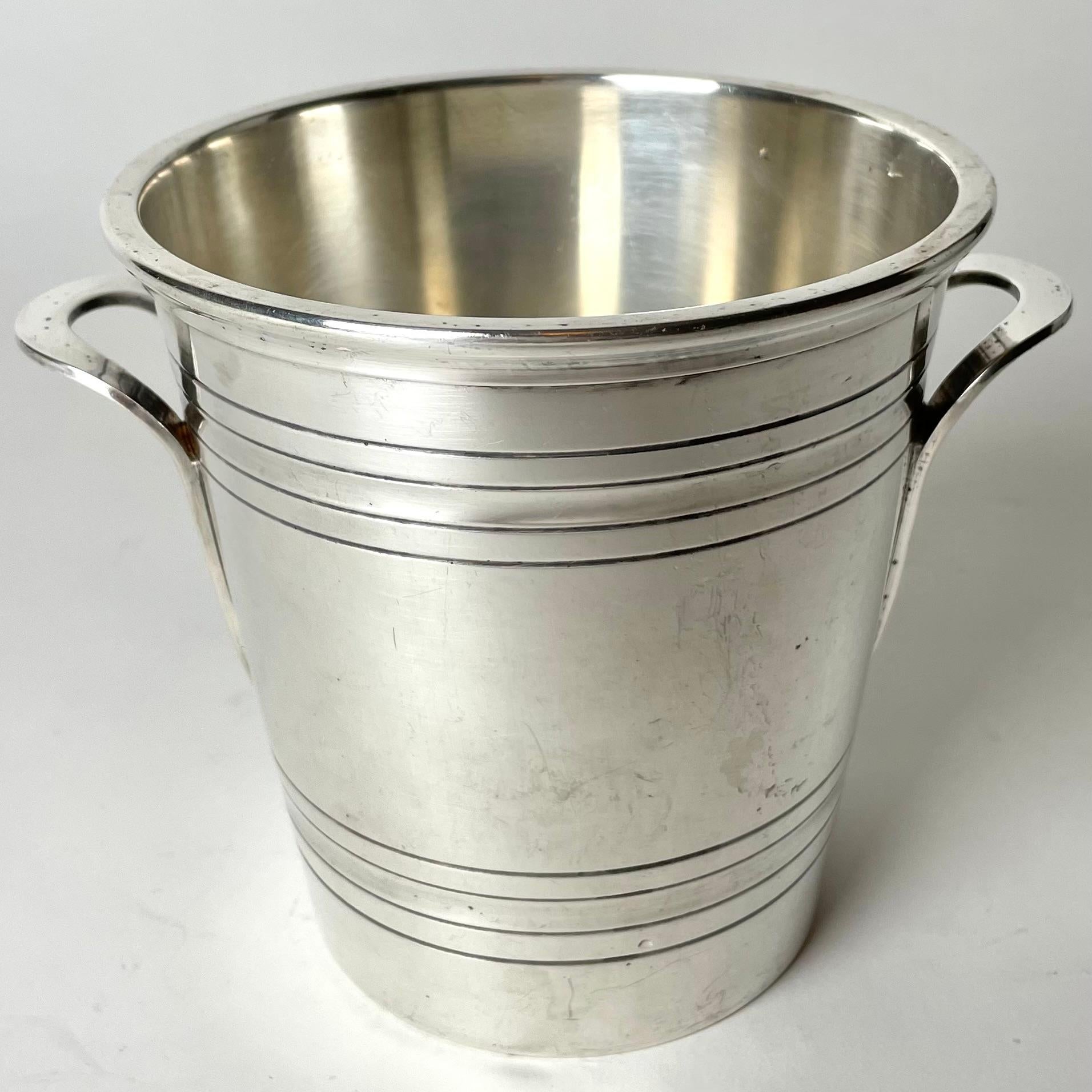 Beautiful Art Deco Ice Bucket from the 1920s by Saint Médard In Good Condition For Sale In Knivsta, SE
