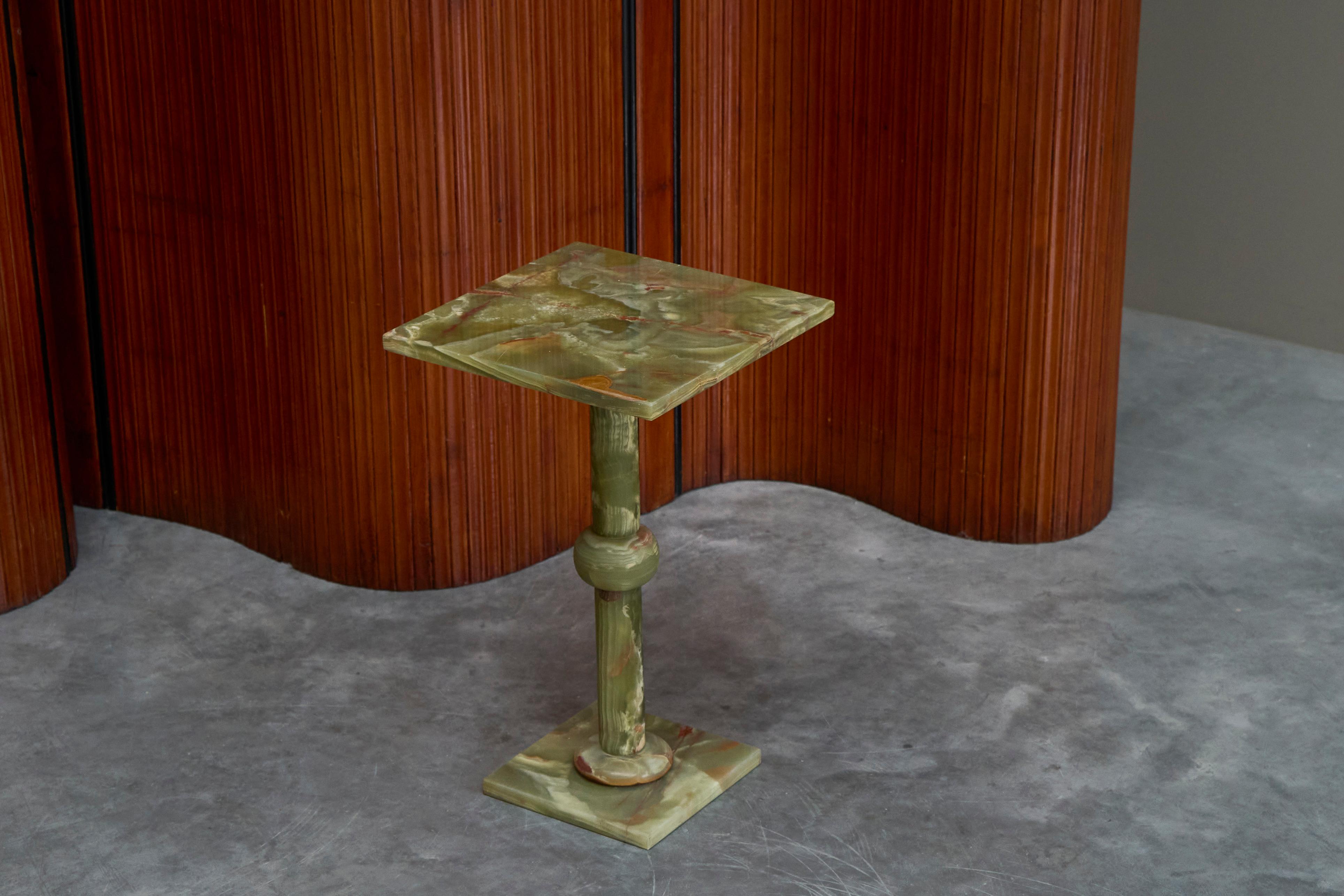 Beautiful Art Deco Side or Gueridon Table in Green Alabaster 1940s For Sale 5