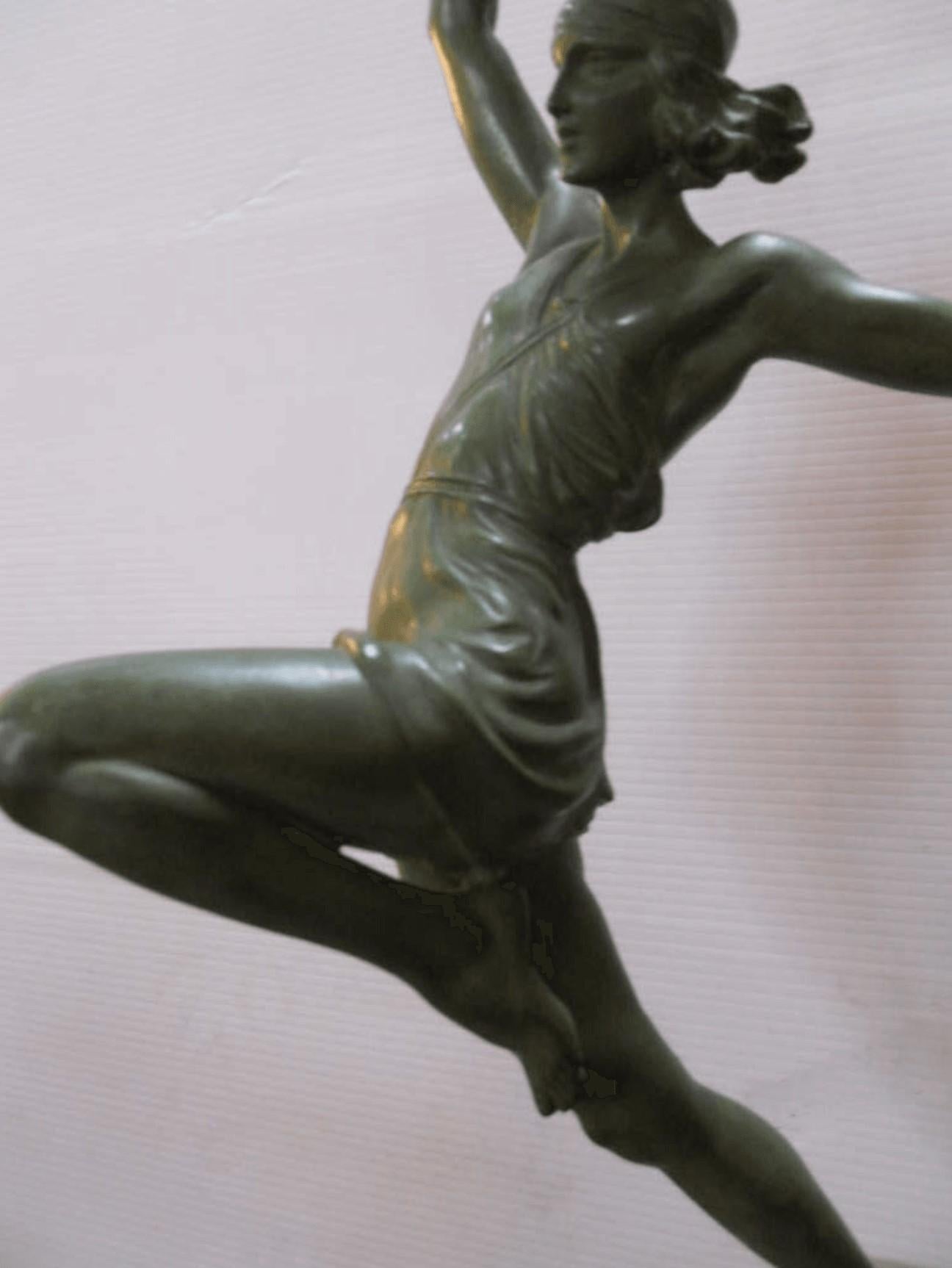 XX secolo Bellissima statua Art Deco in vendita