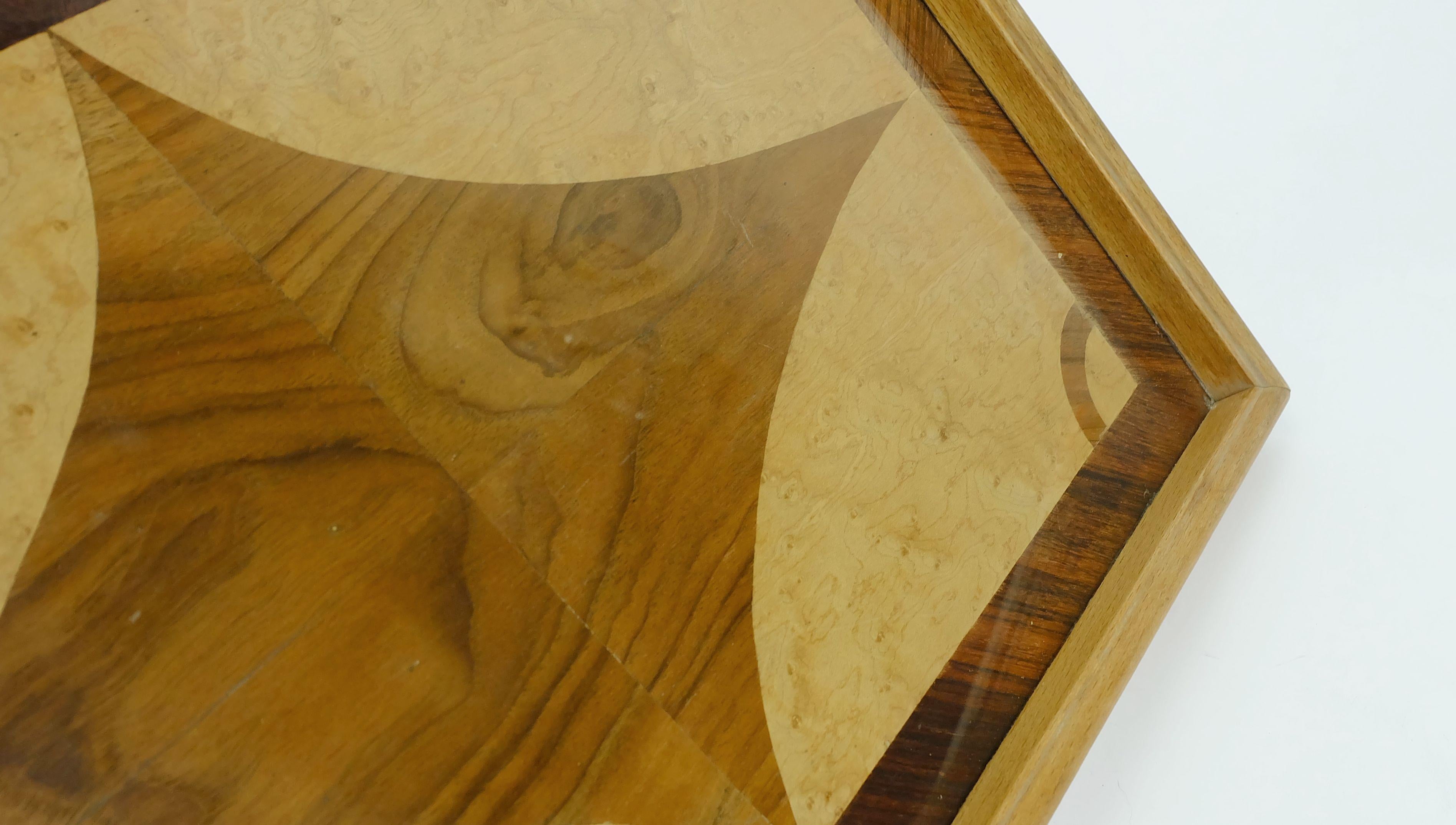 wunderschönes art déco TRAY Intarsien aus verschiedenen Holzarten Serviertablett im Angebot 4