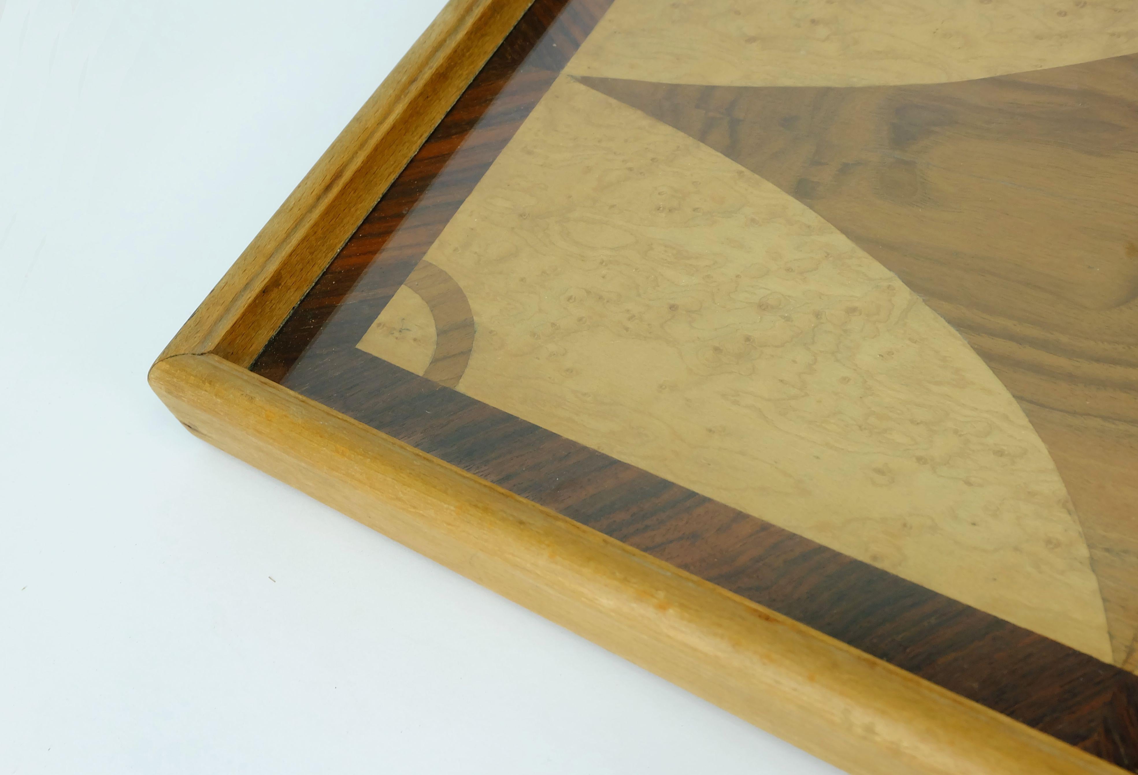 wunderschönes art déco TRAY Intarsien aus verschiedenen Holzarten Serviertablett (Art déco) im Angebot