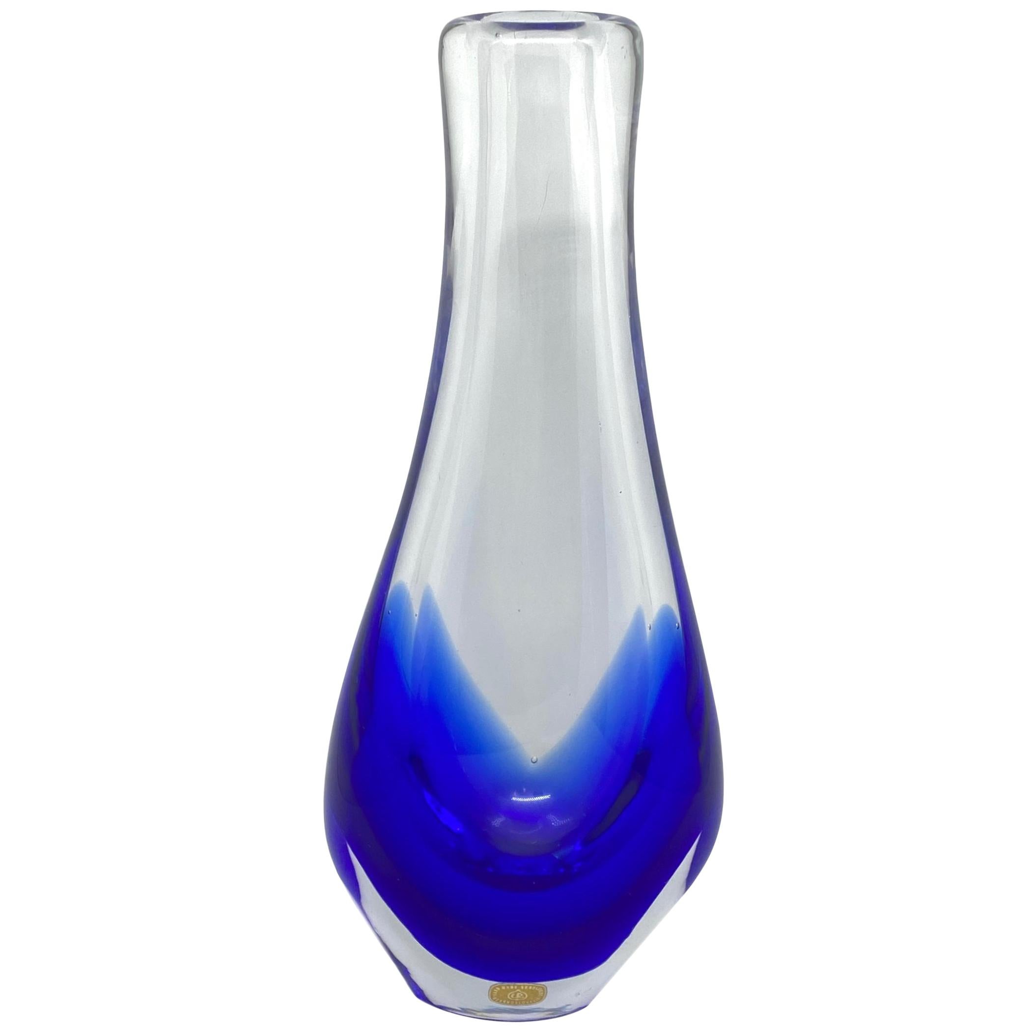 Magnifique vase en verre d'art de Beranek Skrdlovice:: Tchécoslovaquie:: années 1960