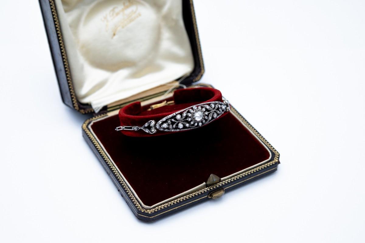 Beautiful gold bracelet with a soft construction made of 18-karat gold (clasp links) and silver diamond setting.

The middle part is decorated with 51 rose-cut diamonds, creating a beautiful, subtle floral motif, popular at the beginning of the 20th