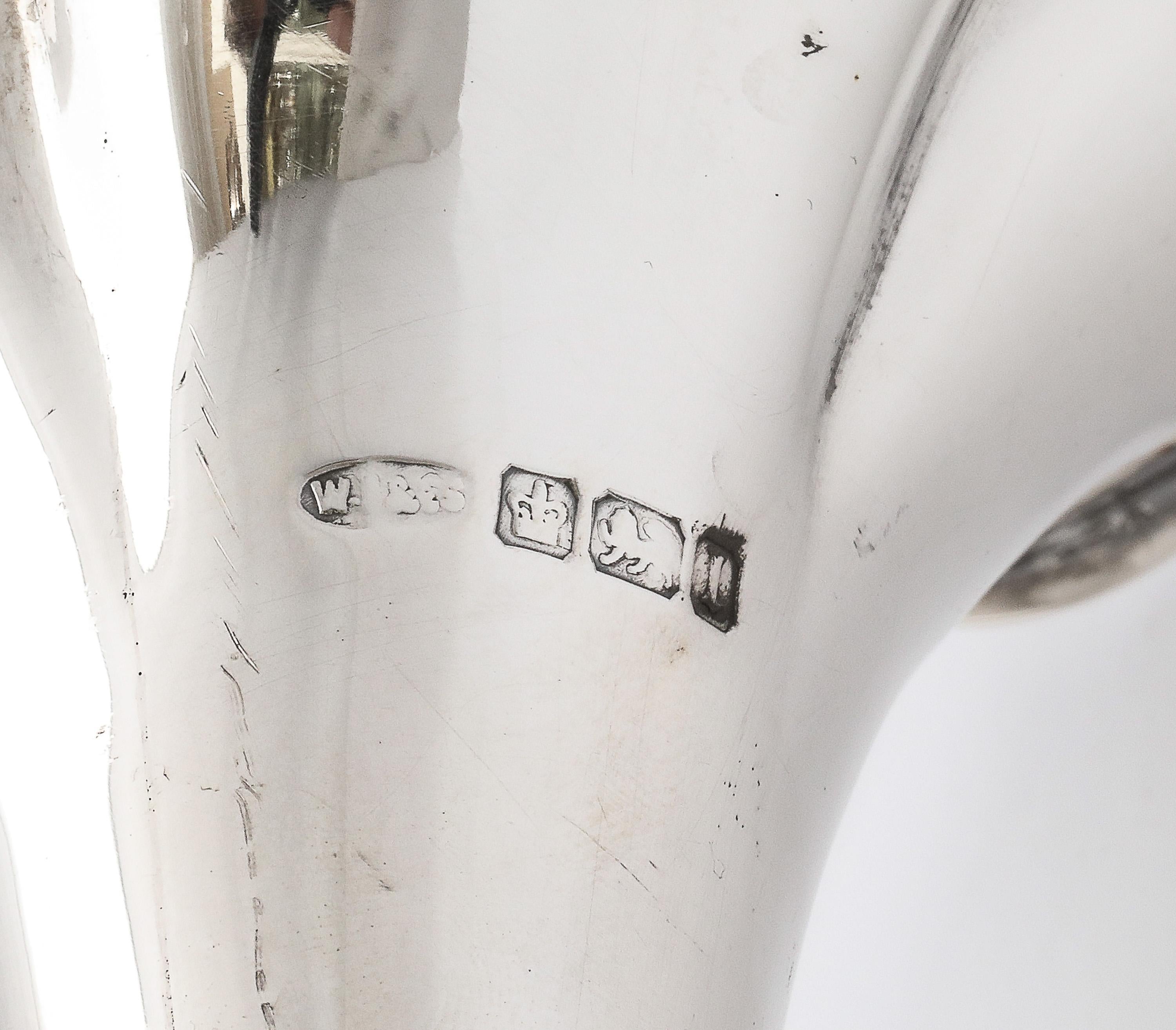Bellissimo vaso in argento sterling del periodo Art Nouveau con base a forma di trifoglio in vendita 7