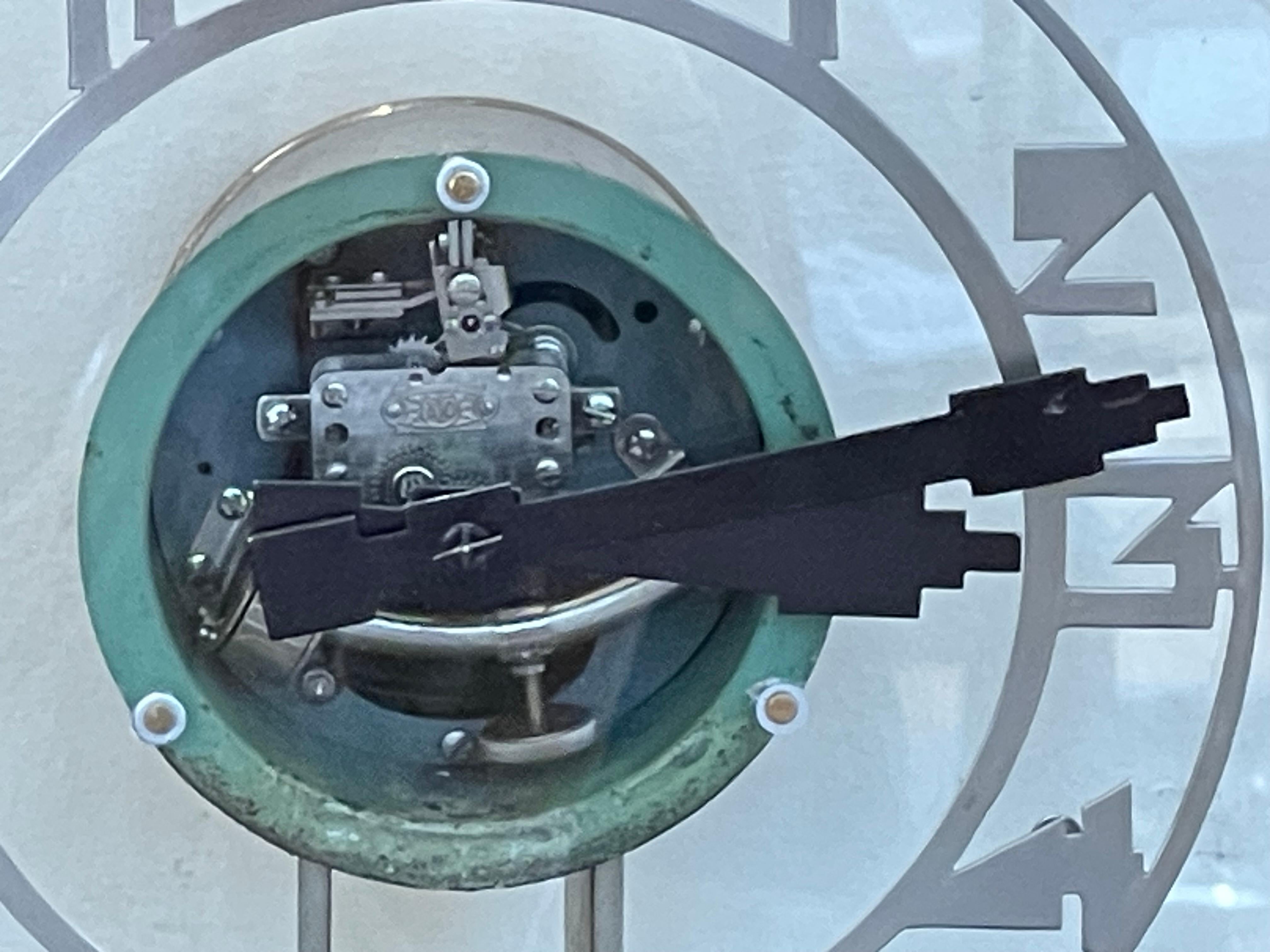 Milieu du XXe siècle Magnifique pendule électrique transparent en verre ATO, Art déco, France, vers 1930 en vente